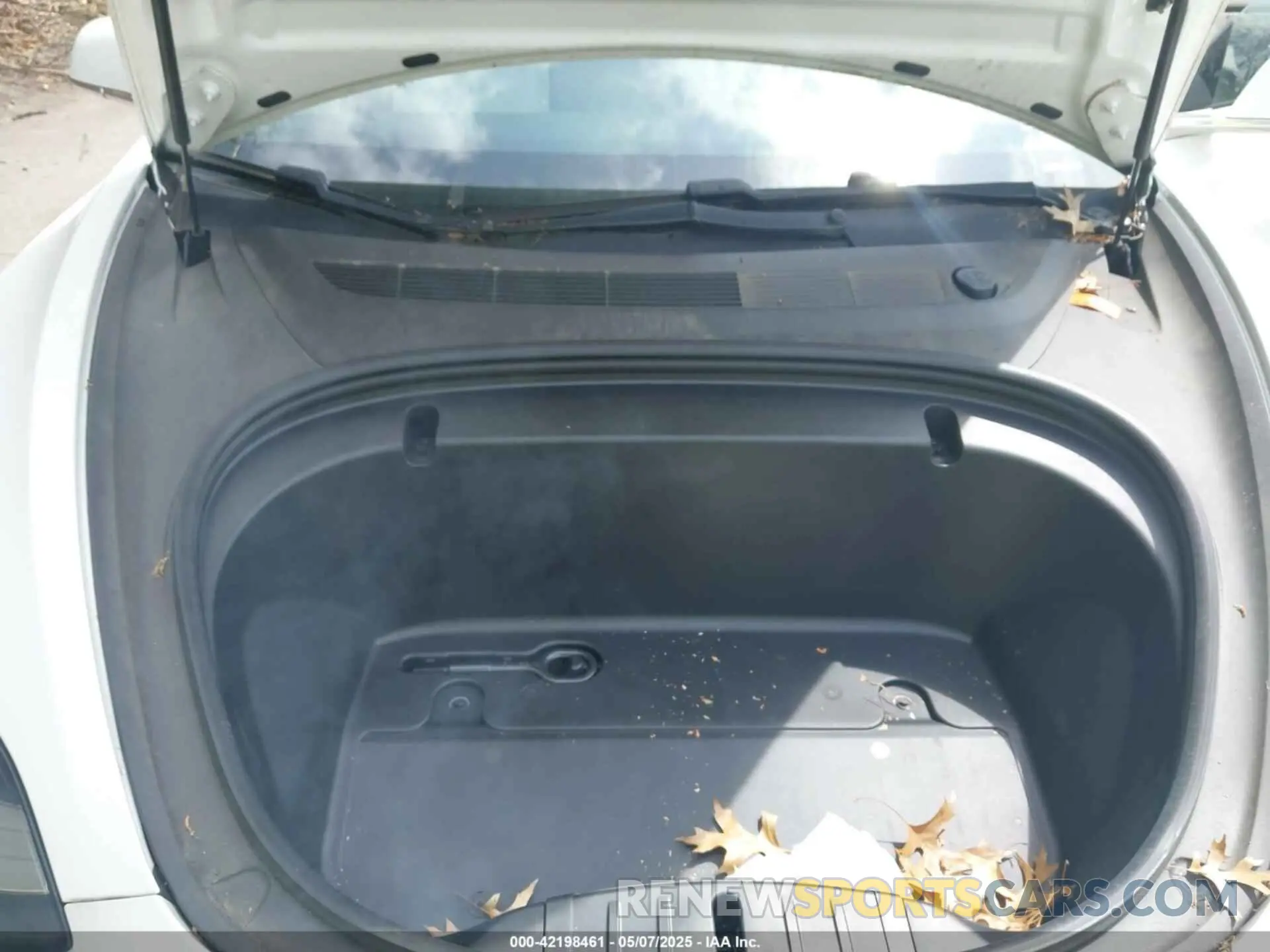 10 Photograph of a damaged car 5YJ3E1EB0LF712545 TESLA MODEL 3 2020