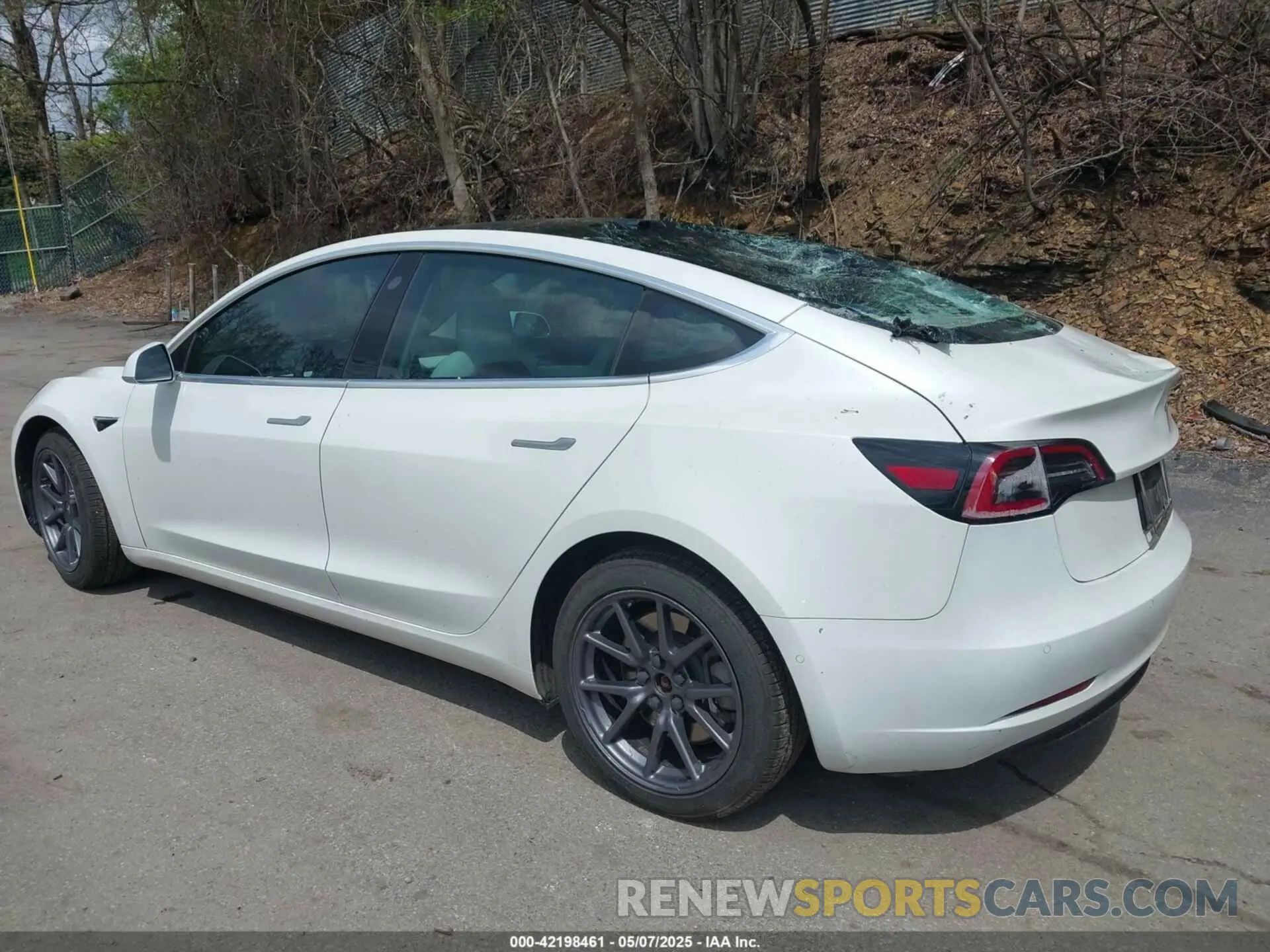 3 Photograph of a damaged car 5YJ3E1EB0LF712545 TESLA MODEL 3 2020