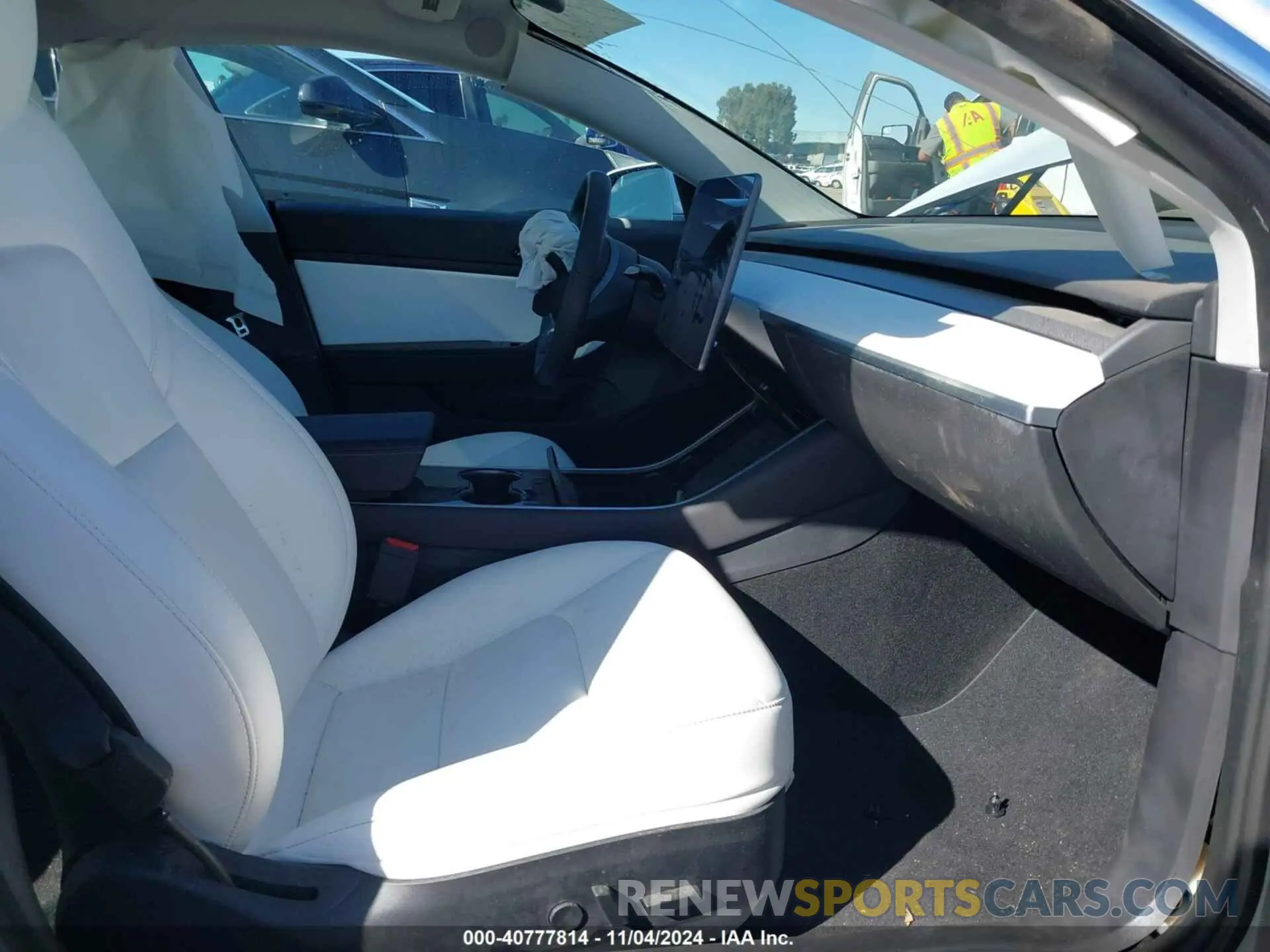 5 Photograph of a damaged car 5YJ3E1EB0LF720144 TESLA MODEL 3 2020