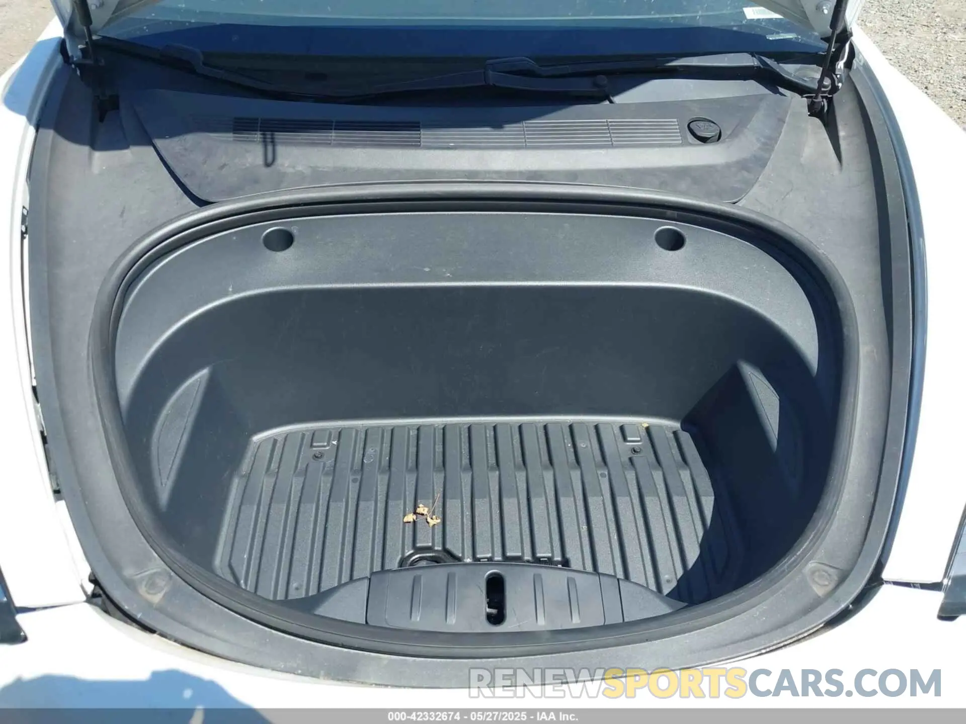 10 Photograph of a damaged car 5YJ3E1EB0LF787228 TESLA MODEL 3 2020