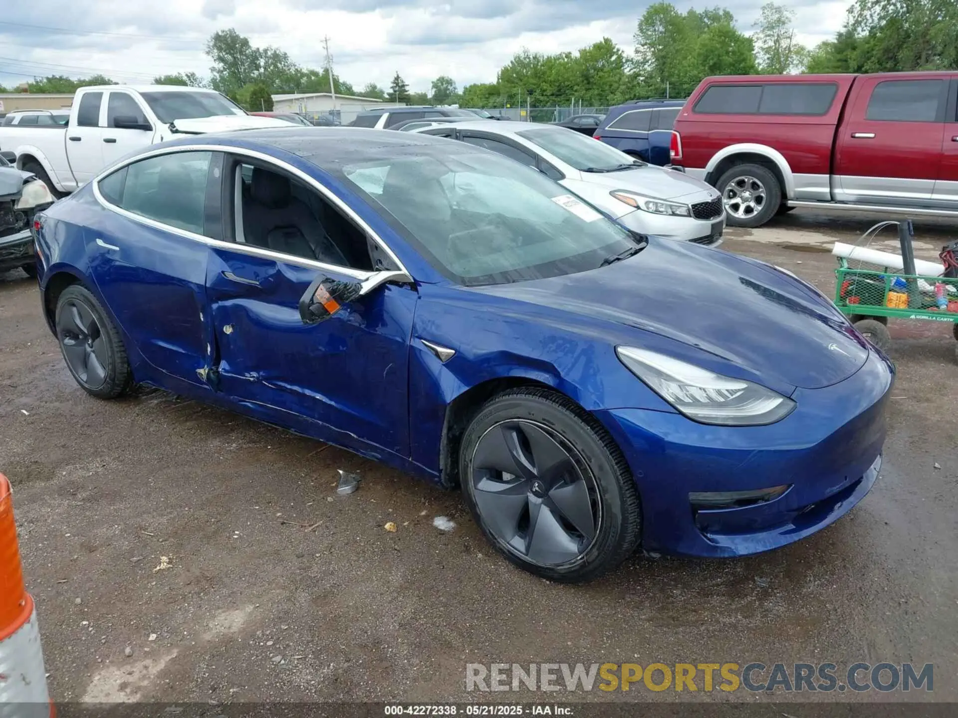 1 Photograph of a damaged car 5YJ3E1EB1LF617461 TESLA MODEL 3 2020