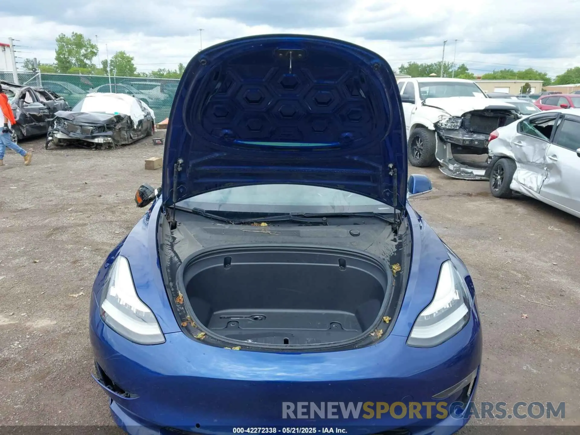 10 Photograph of a damaged car 5YJ3E1EB1LF617461 TESLA MODEL 3 2020
