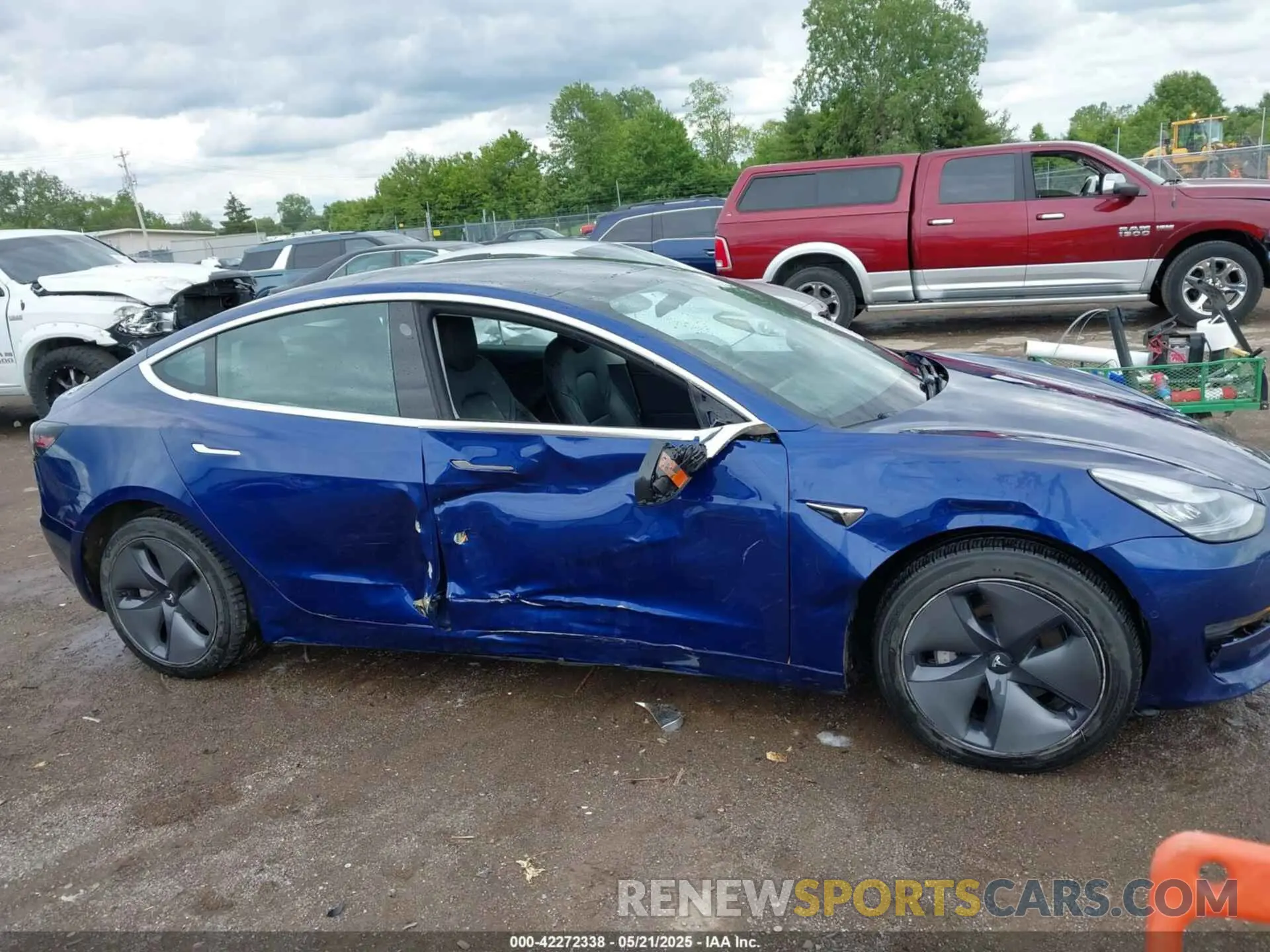 14 Photograph of a damaged car 5YJ3E1EB1LF617461 TESLA MODEL 3 2020