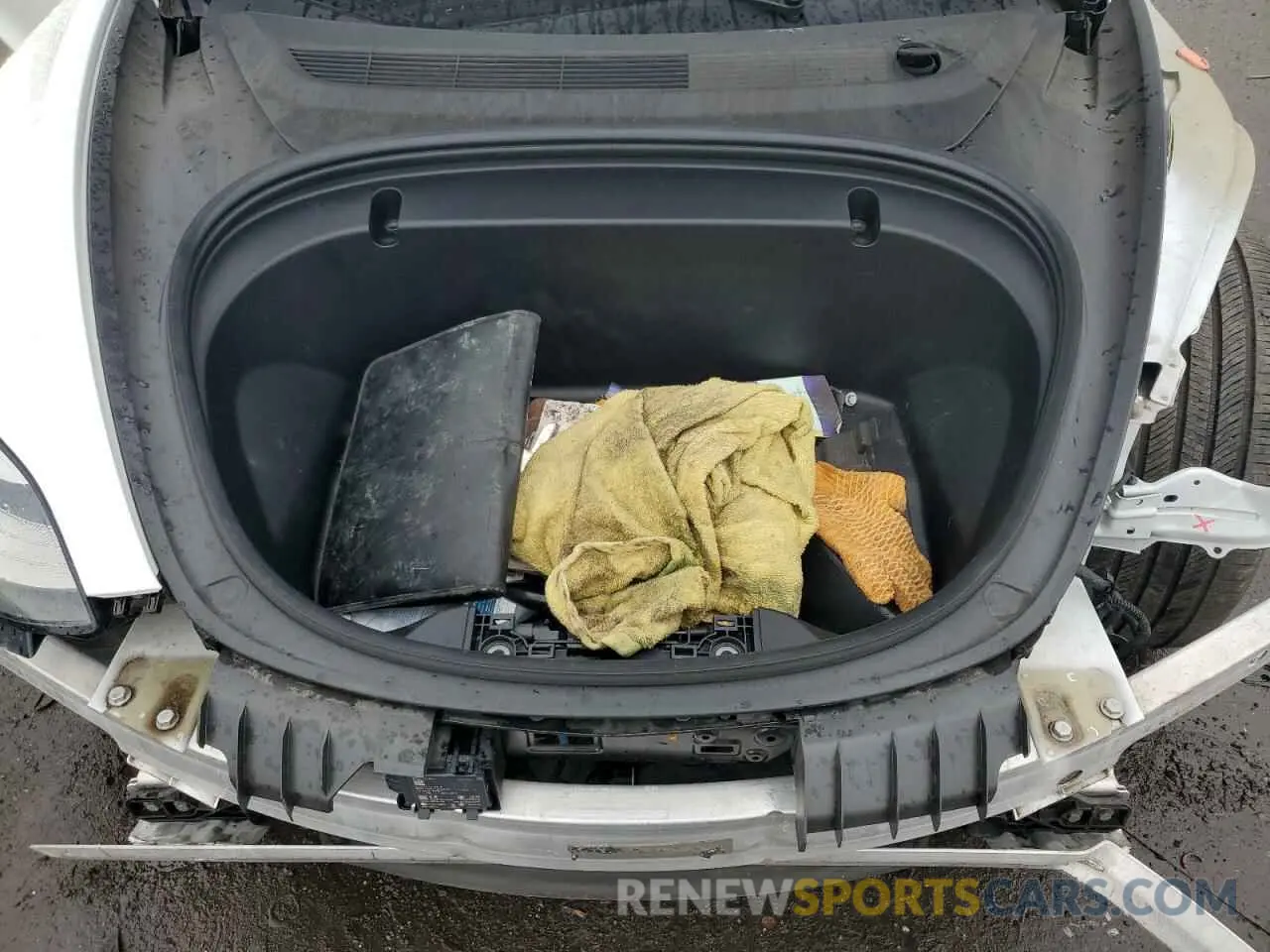 11 Photograph of a damaged car 5YJ3E1EB1LF617833 TESLA MODEL 3 2020