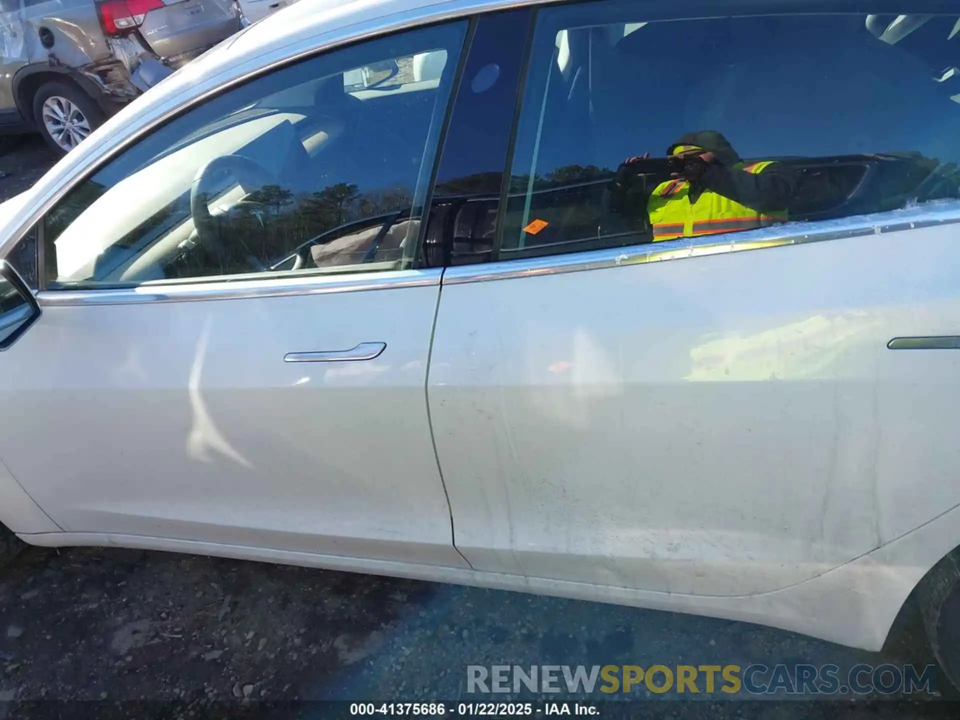 15 Photograph of a damaged car 5YJ3E1EB1LF621185 TESLA MODEL 3 2020