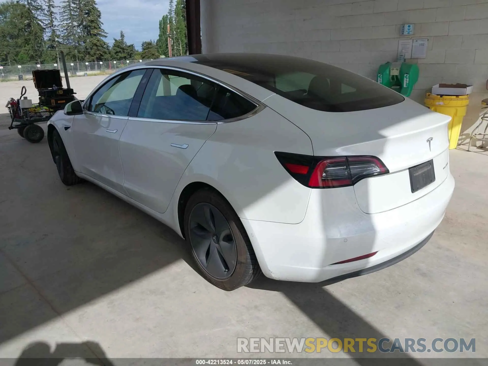 3 Photograph of a damaged car 5YJ3E1EB1LF636768 TESLA MODEL 3 2020
