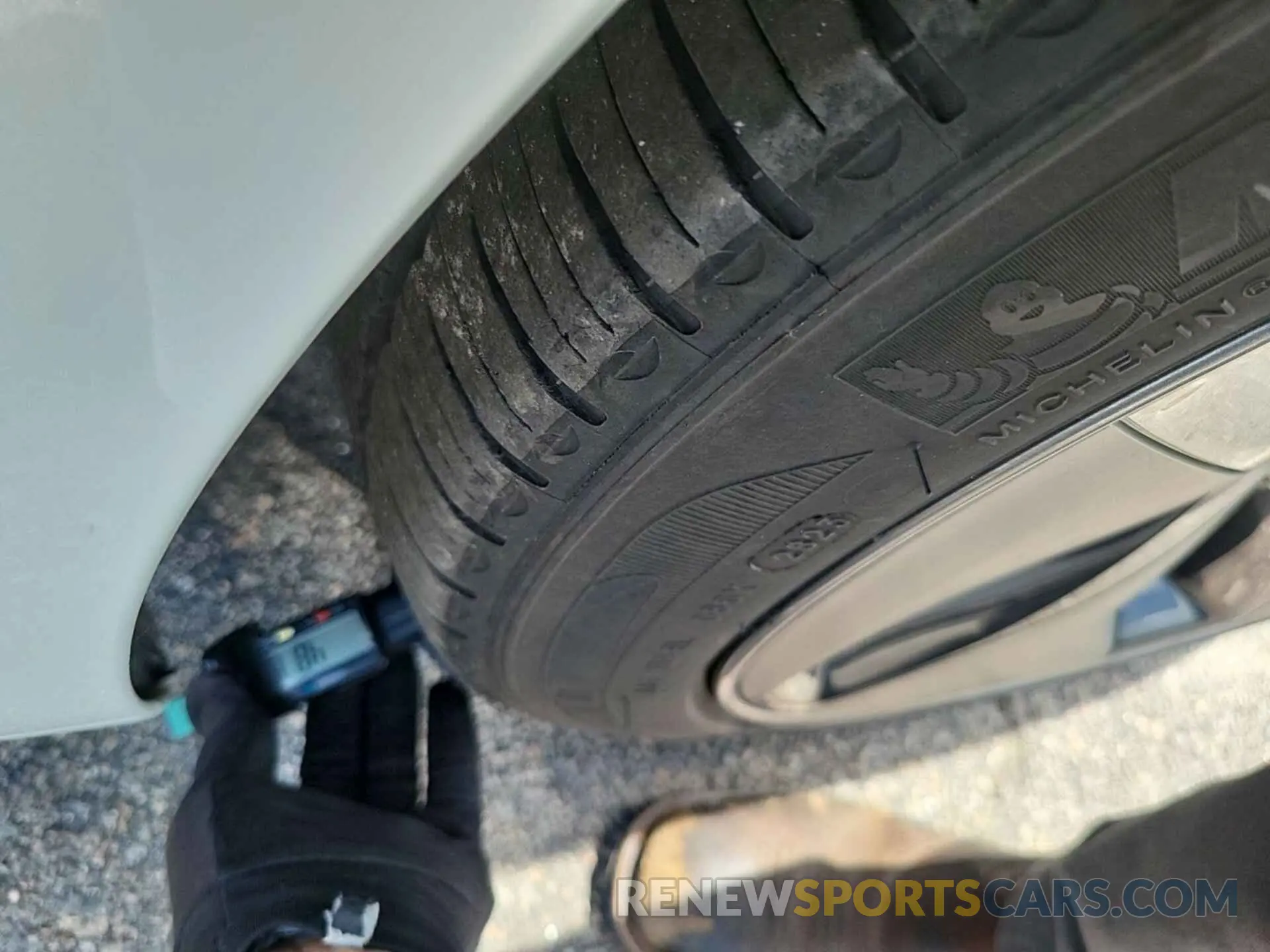 24 Photograph of a damaged car 5YJ3E1EB1LF637306 TESLA MODEL 3 2020