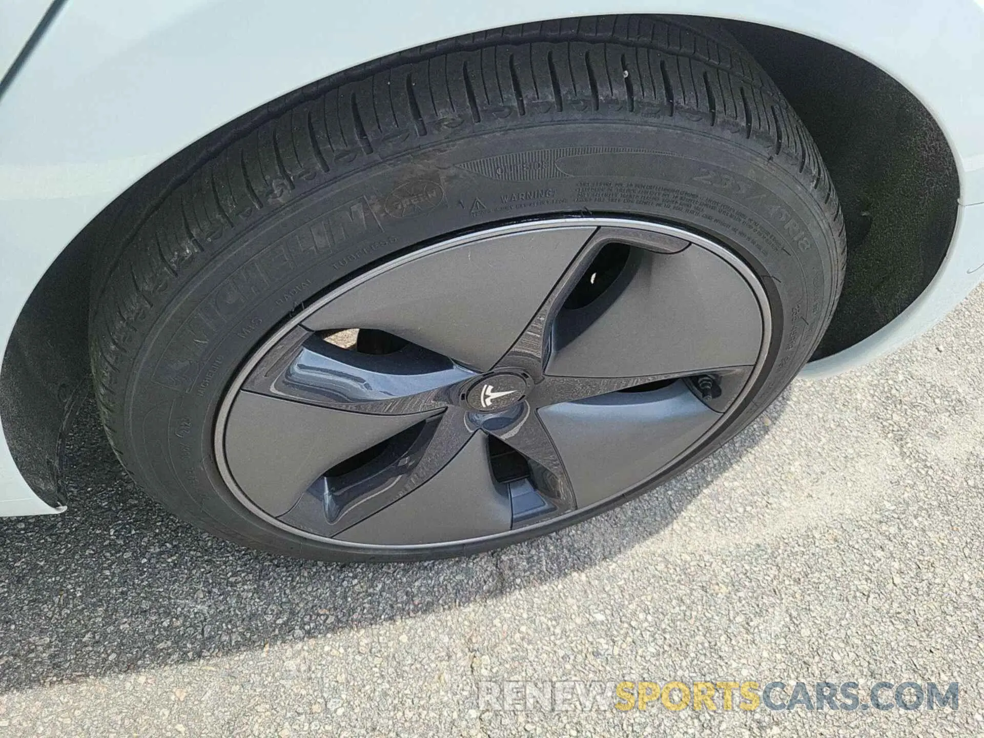 4 Photograph of a damaged car 5YJ3E1EB1LF637306 TESLA MODEL 3 2020