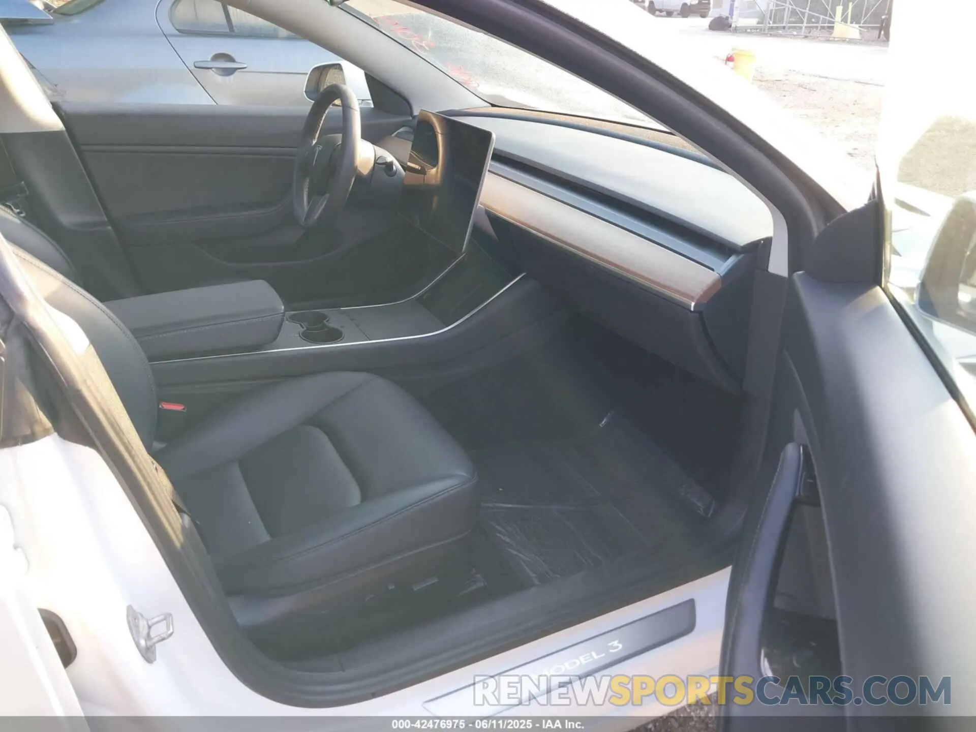 5 Photograph of a damaged car 5YJ3E1EB1LF665106 TESLA MODEL 3 2020
