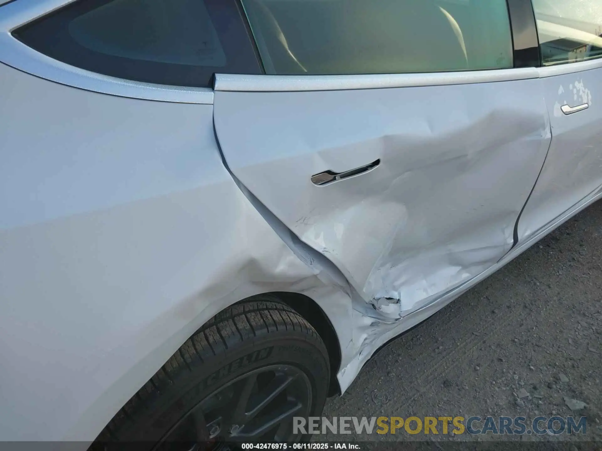 6 Photograph of a damaged car 5YJ3E1EB1LF665106 TESLA MODEL 3 2020