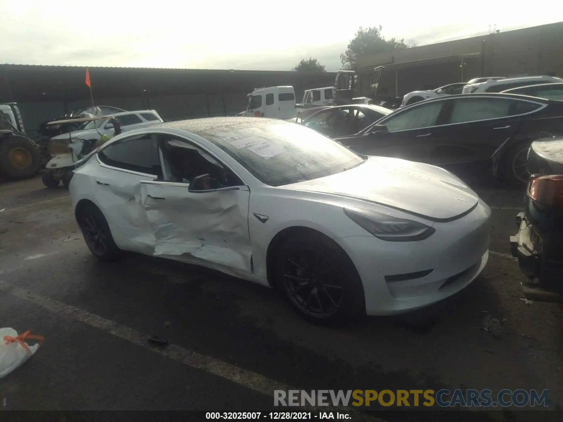 1 Photograph of a damaged car 5YJ3E1EB1LF666112 TESLA MODEL 3 2020