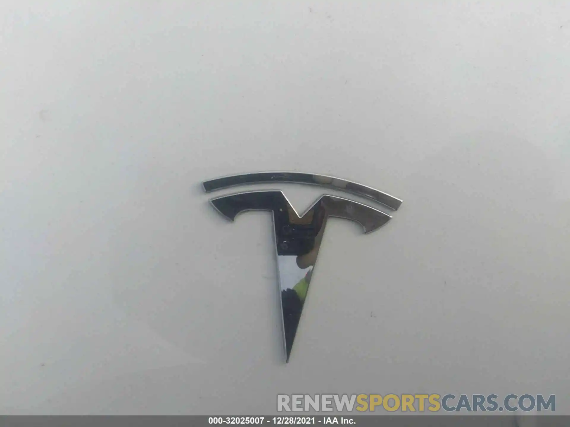 10 Photograph of a damaged car 5YJ3E1EB1LF666112 TESLA MODEL 3 2020