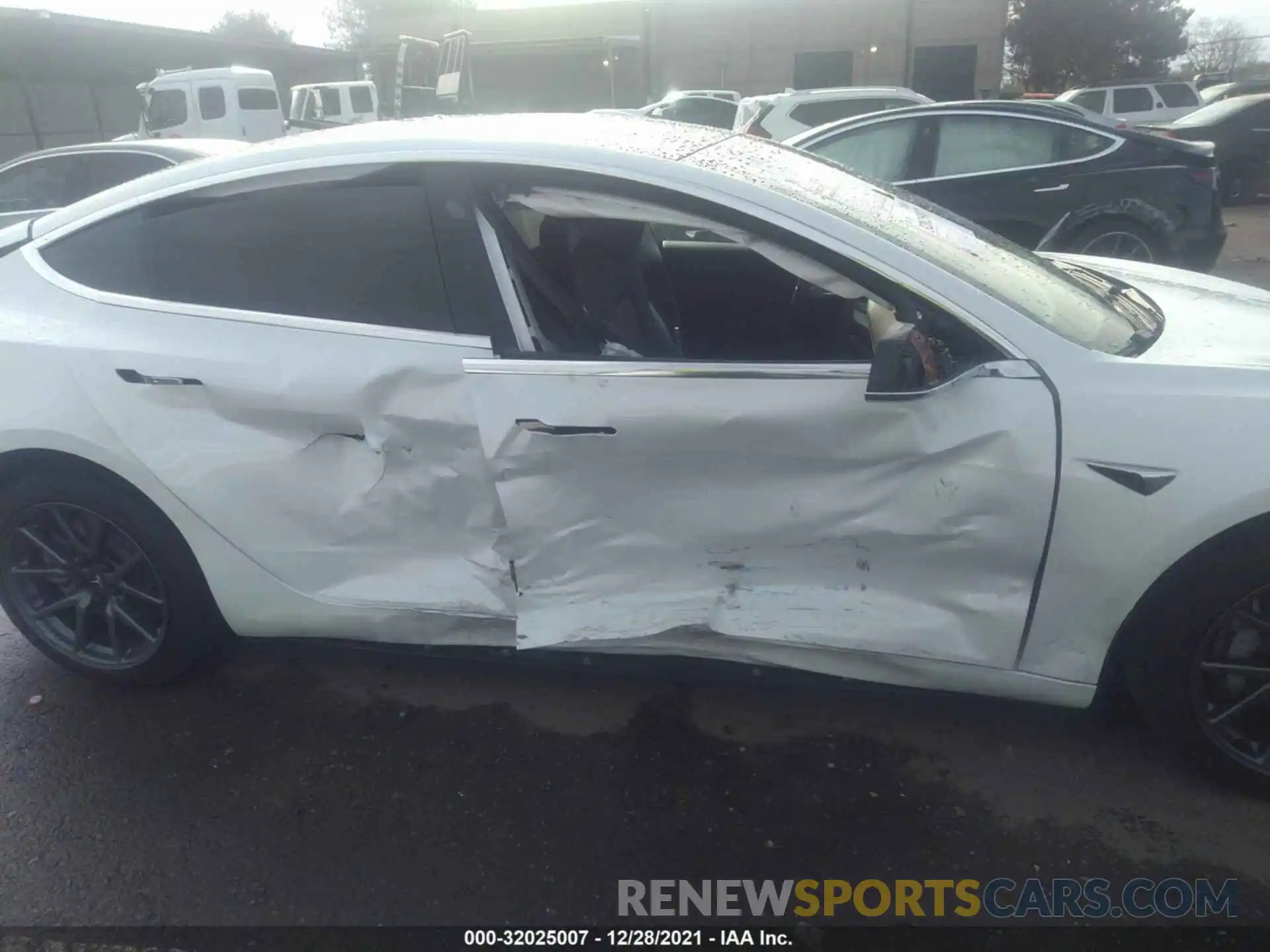 6 Photograph of a damaged car 5YJ3E1EB1LF666112 TESLA MODEL 3 2020