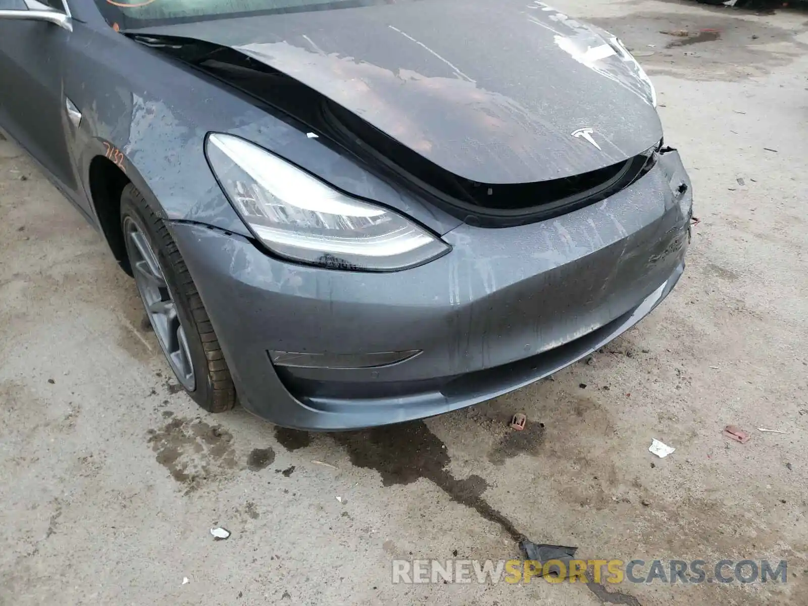 10 Photograph of a damaged car 5YJ3E1EB1LF735011 TESLA MODEL 3 2020