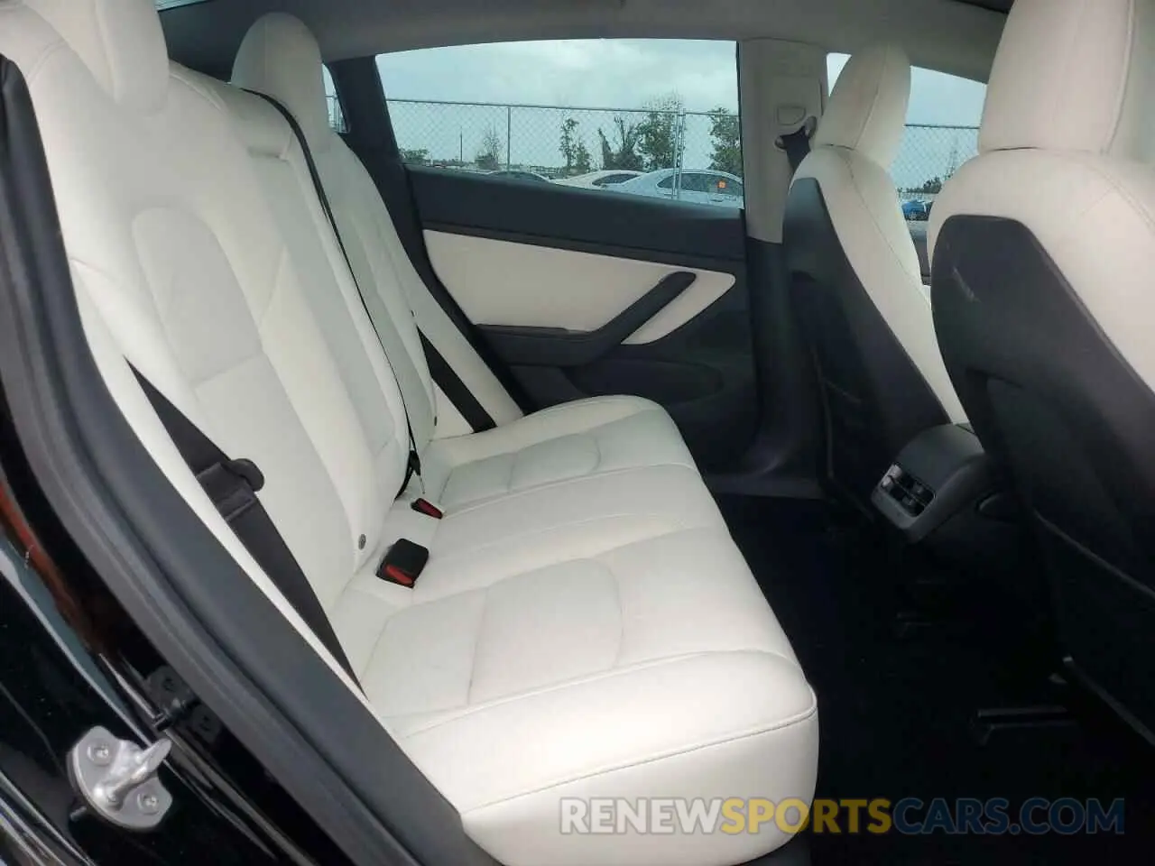 11 Photograph of a damaged car 5YJ3E1EB1LF735770 TESLA MODEL 3 2020