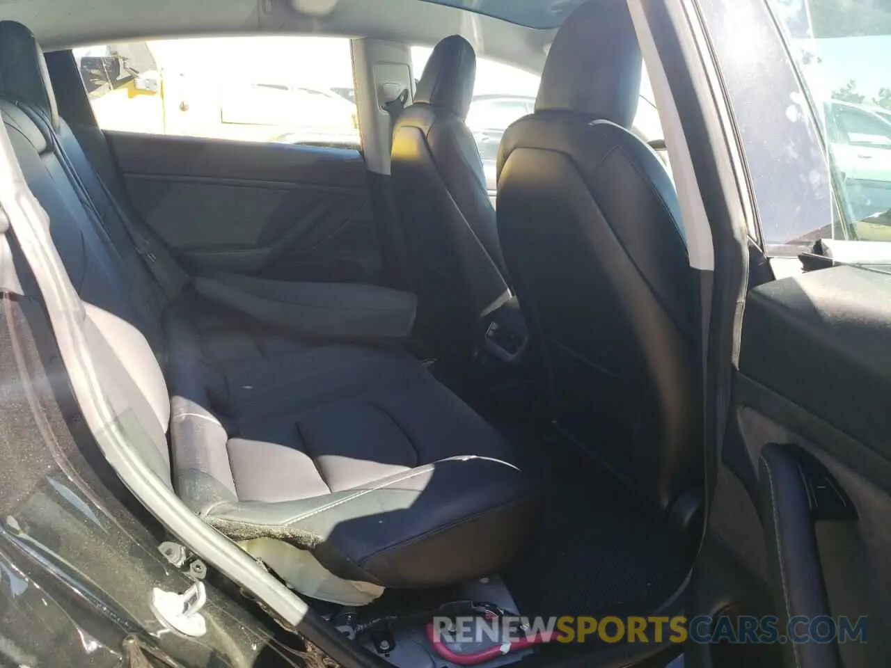 10 Photograph of a damaged car 5YJ3E1EB1LF746252 TESLA MODEL 3 2020