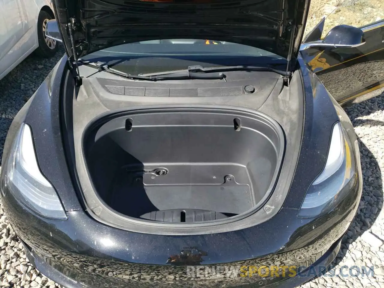 11 Photograph of a damaged car 5YJ3E1EB1LF746252 TESLA MODEL 3 2020
