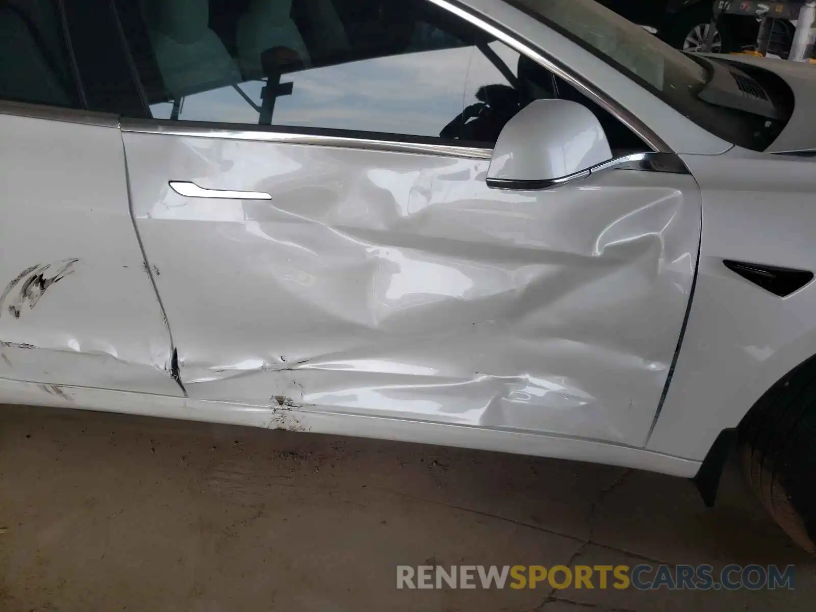 9 Photograph of a damaged car 5YJ3E1EB1LF806689 TESLA MODEL 3 2020