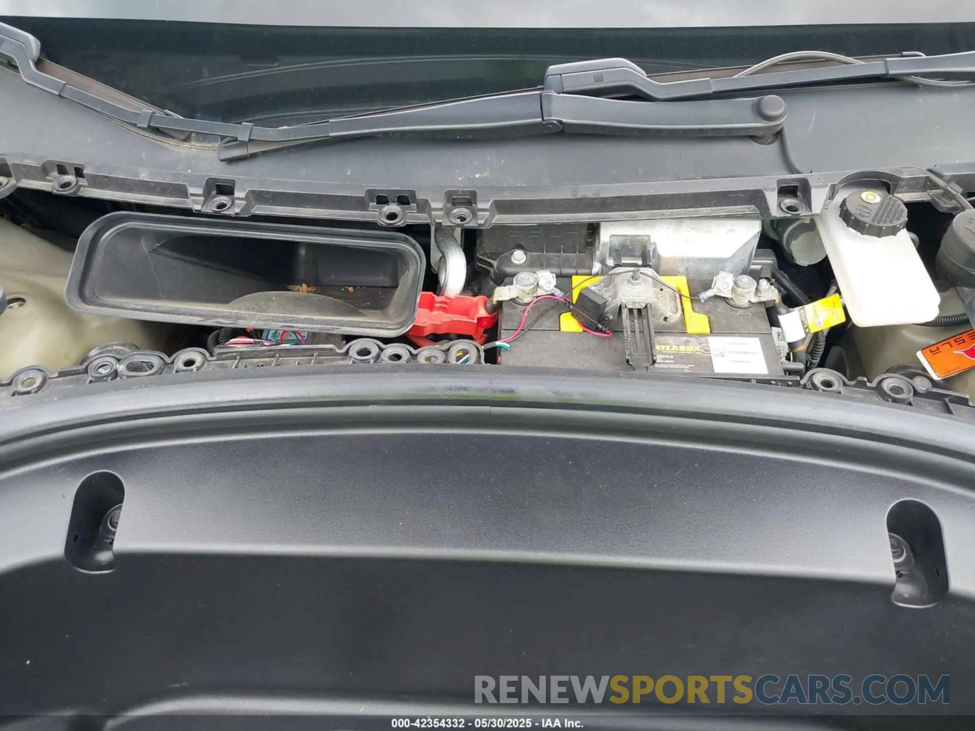 10 Photograph of a damaged car 5YJ3E1EB2LF588925 TESLA MODEL 3 2020