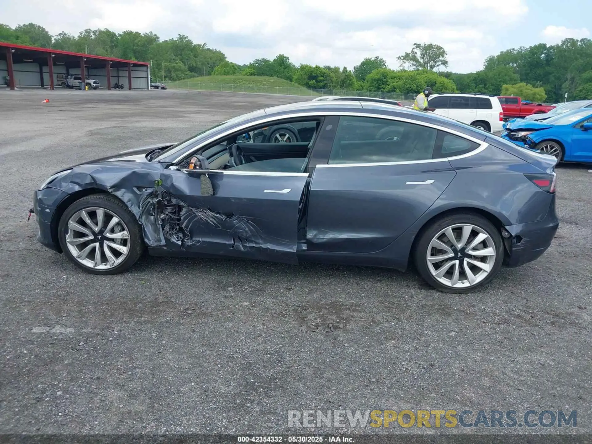 14 Photograph of a damaged car 5YJ3E1EB2LF588925 TESLA MODEL 3 2020