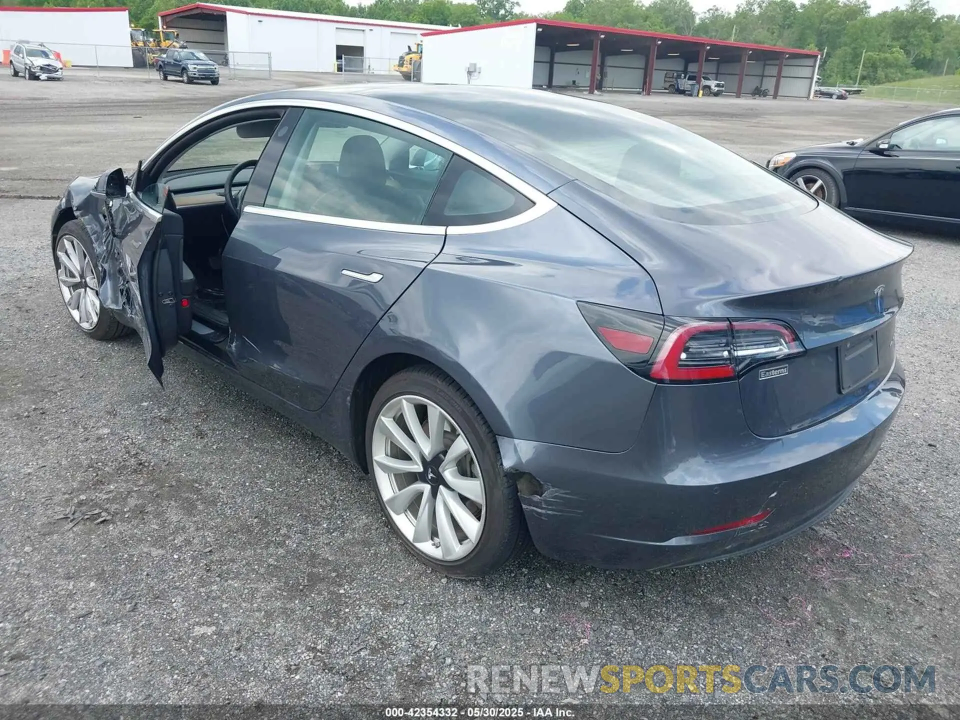 3 Photograph of a damaged car 5YJ3E1EB2LF588925 TESLA MODEL 3 2020