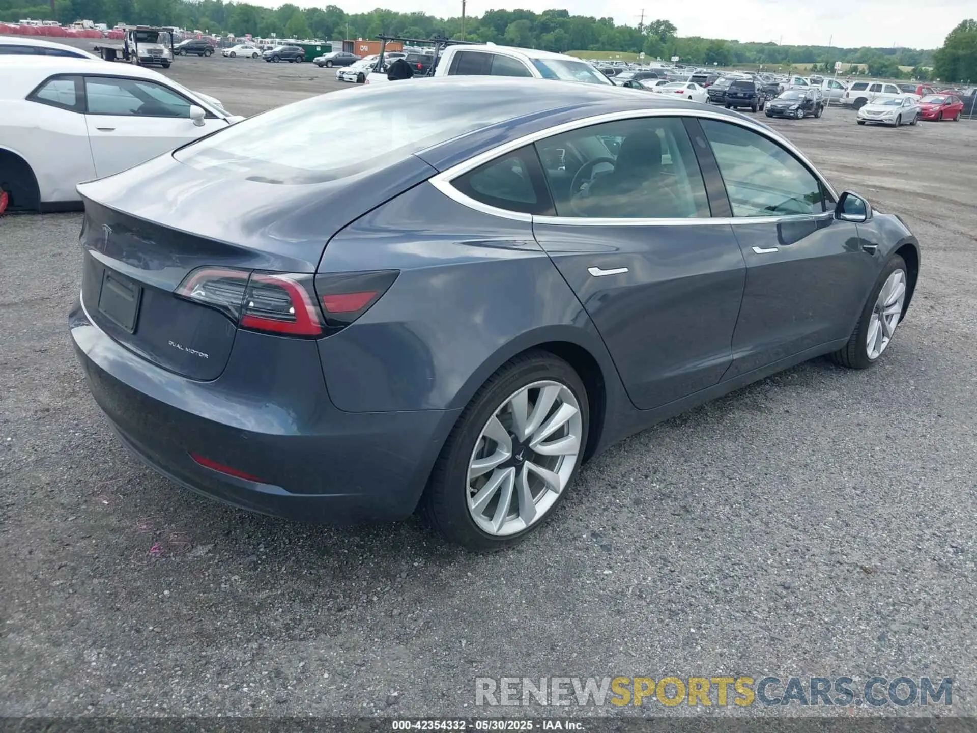 4 Photograph of a damaged car 5YJ3E1EB2LF588925 TESLA MODEL 3 2020
