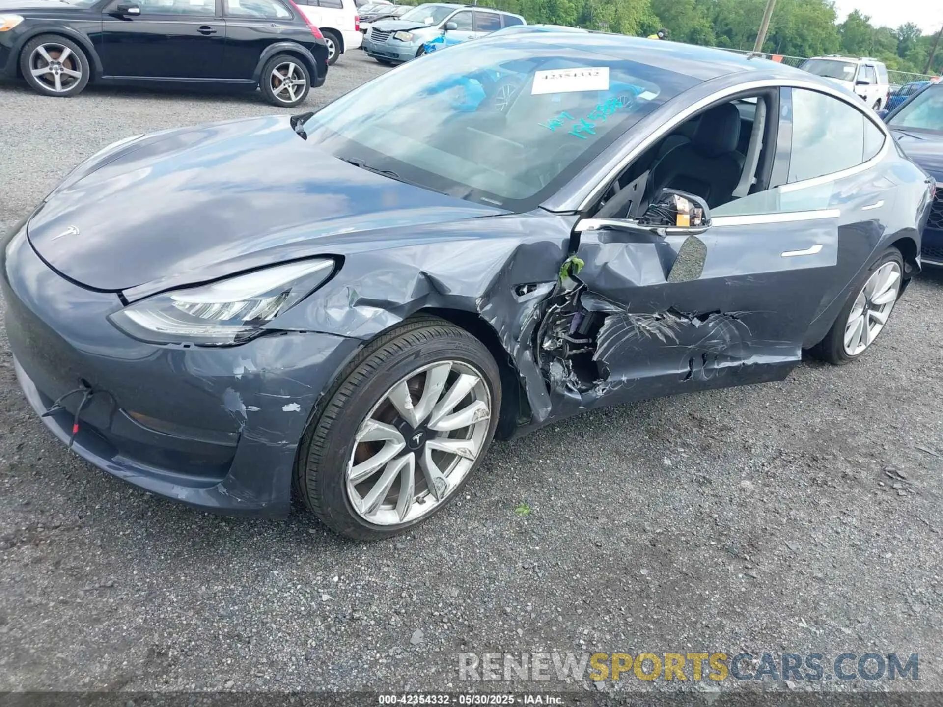 6 Photograph of a damaged car 5YJ3E1EB2LF588925 TESLA MODEL 3 2020