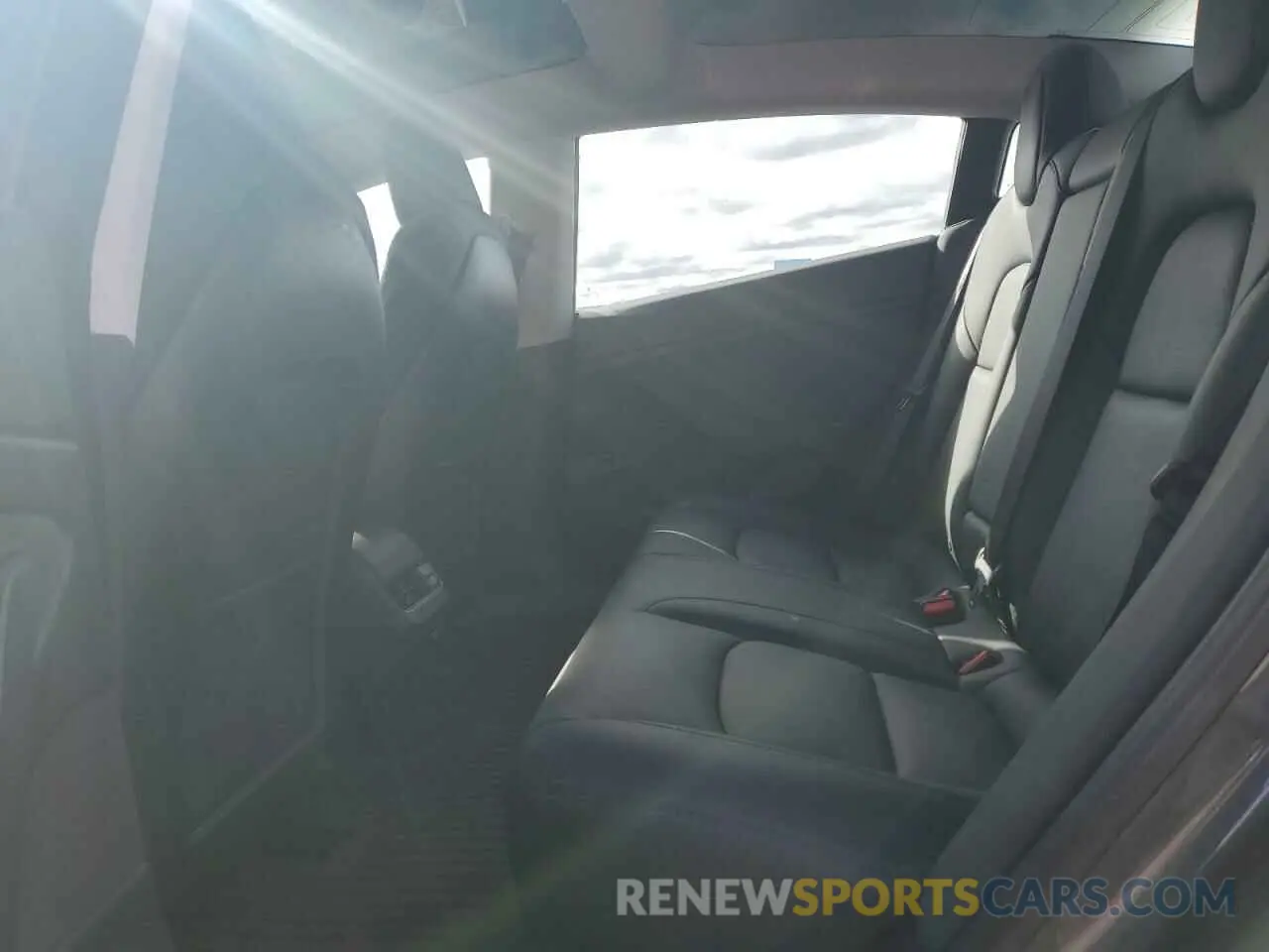 10 Photograph of a damaged car 5YJ3E1EB2LF616464 TESLA MODEL 3 2020