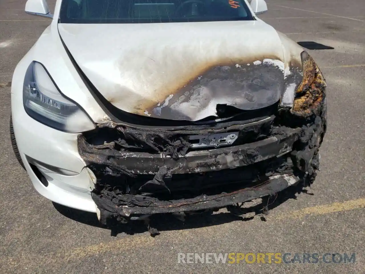 9 Photograph of a damaged car 5YJ3E1EB2LF638433 TESLA MODEL 3 2020