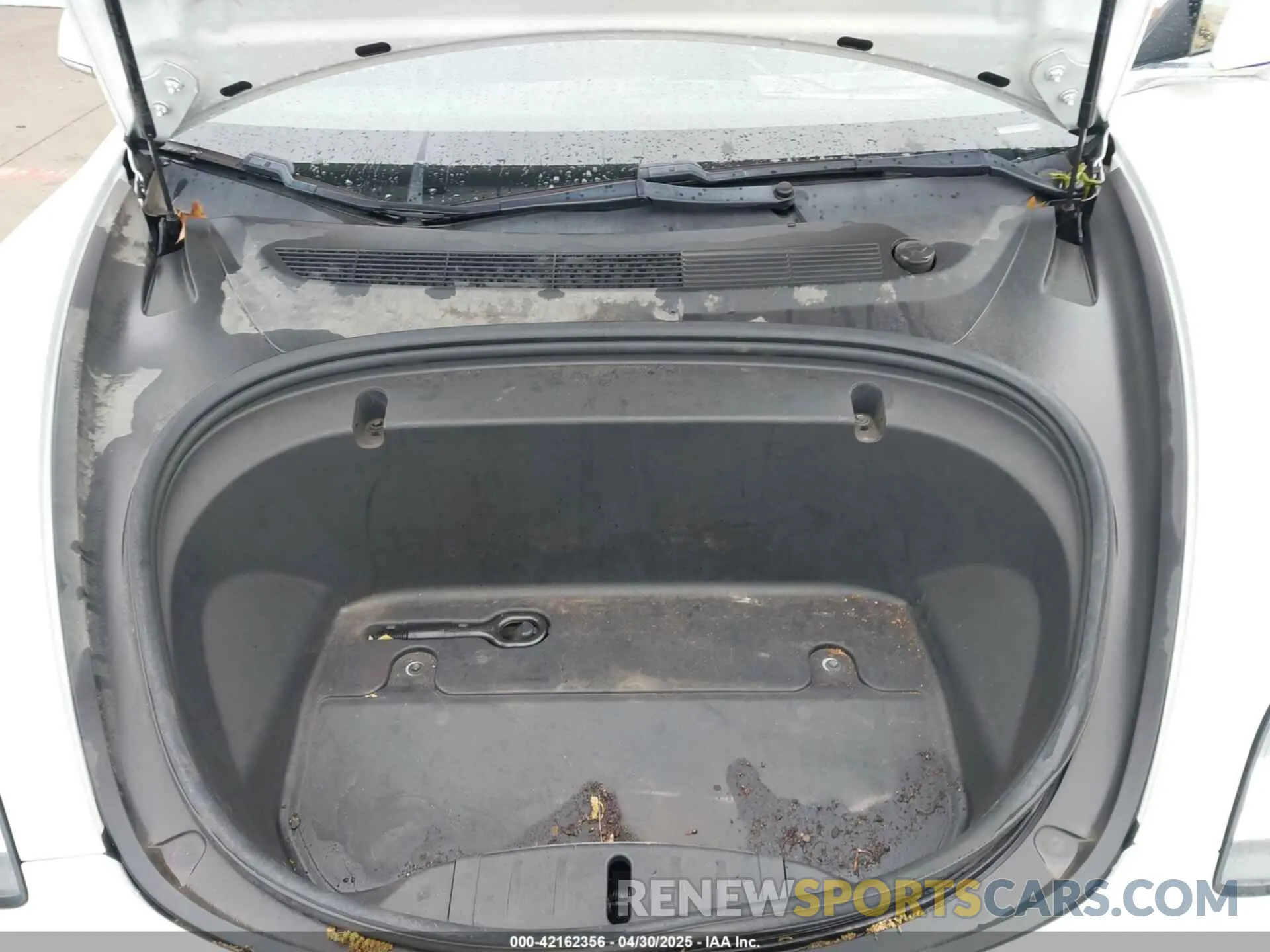 10 Photograph of a damaged car 5YJ3E1EB2LF638612 TESLA MODEL 3 2020