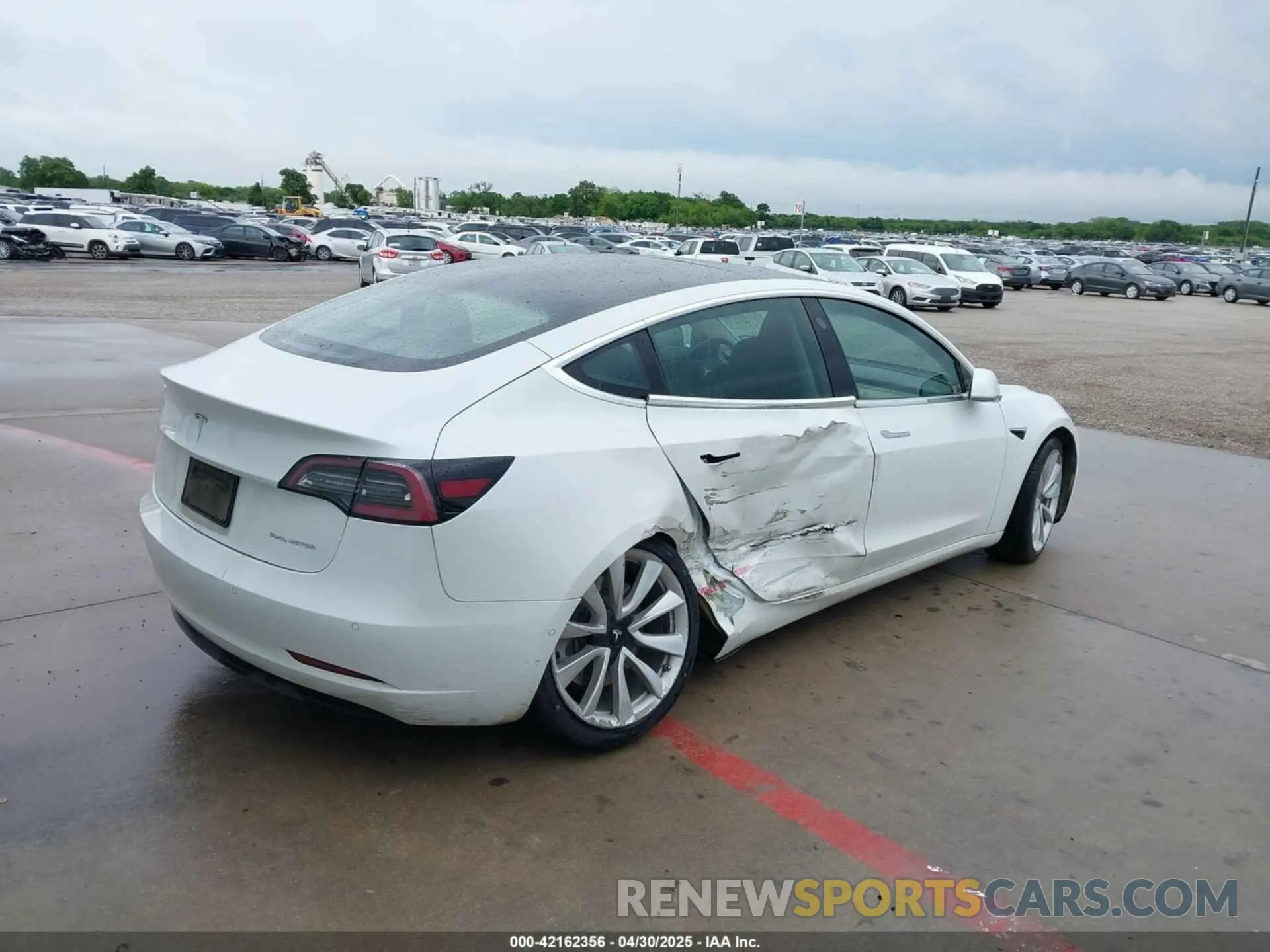 4 Photograph of a damaged car 5YJ3E1EB2LF638612 TESLA MODEL 3 2020
