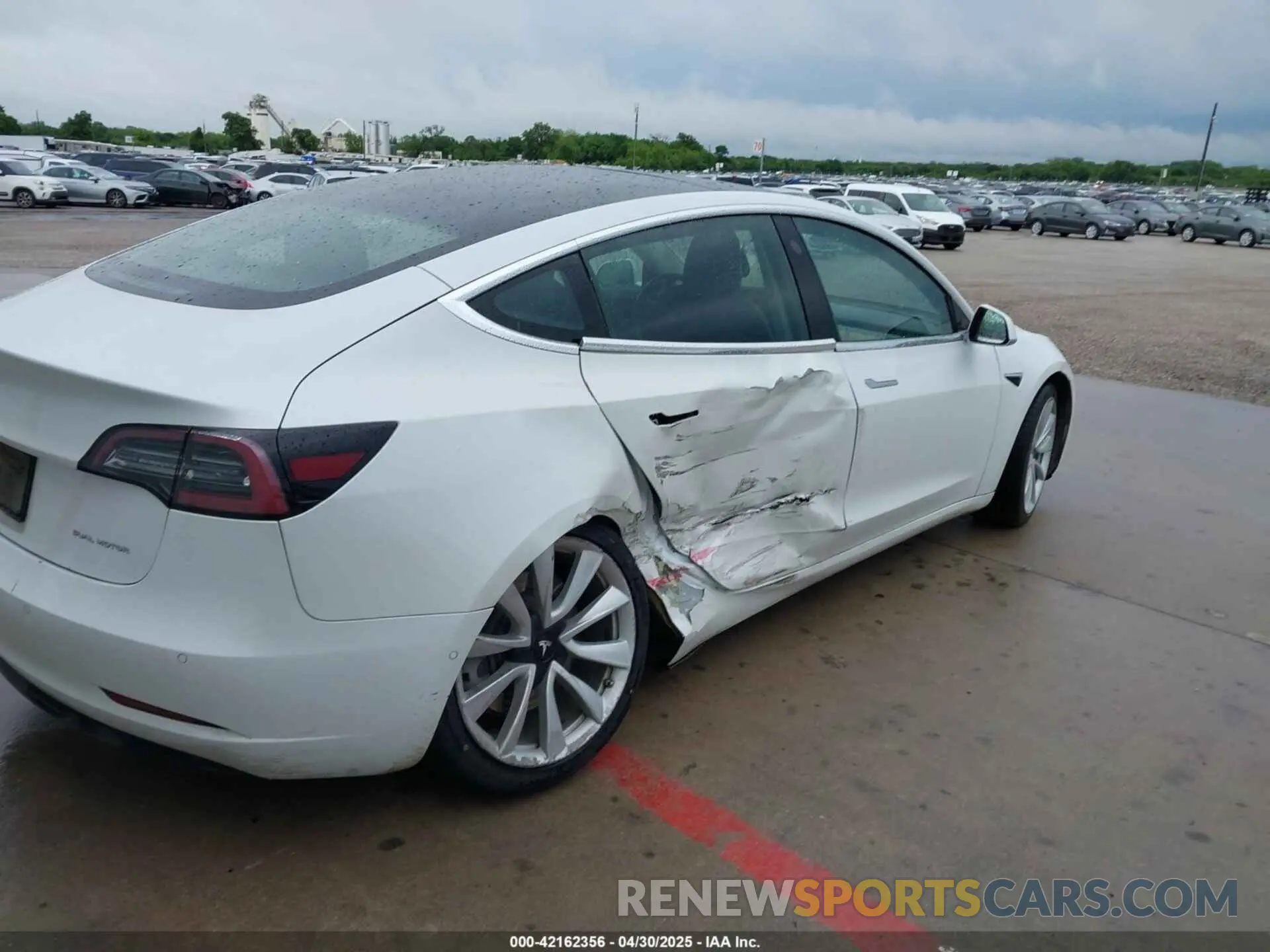 6 Photograph of a damaged car 5YJ3E1EB2LF638612 TESLA MODEL 3 2020