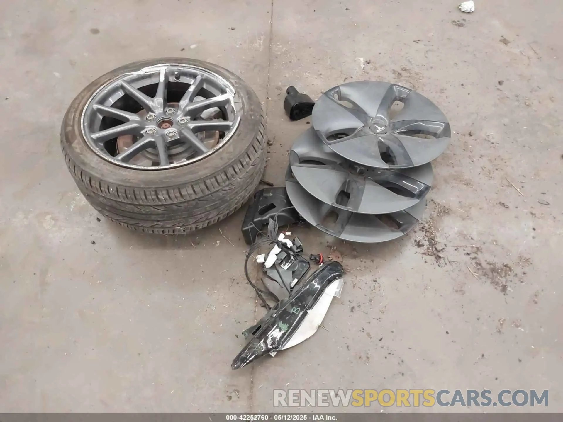 12 Photograph of a damaged car 5YJ3E1EB2LF639291 TESLA MODEL 3 2020