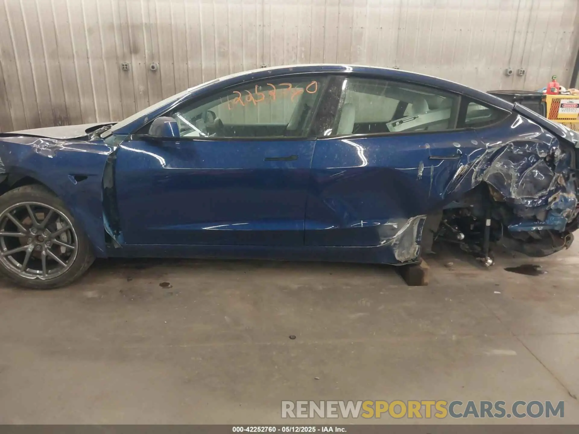 15 Photograph of a damaged car 5YJ3E1EB2LF639291 TESLA MODEL 3 2020