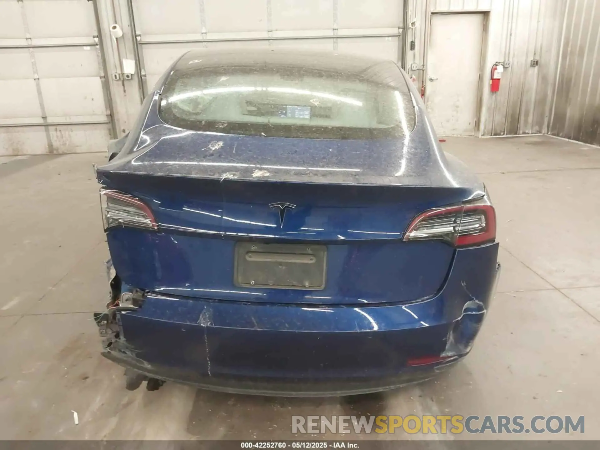 17 Photograph of a damaged car 5YJ3E1EB2LF639291 TESLA MODEL 3 2020