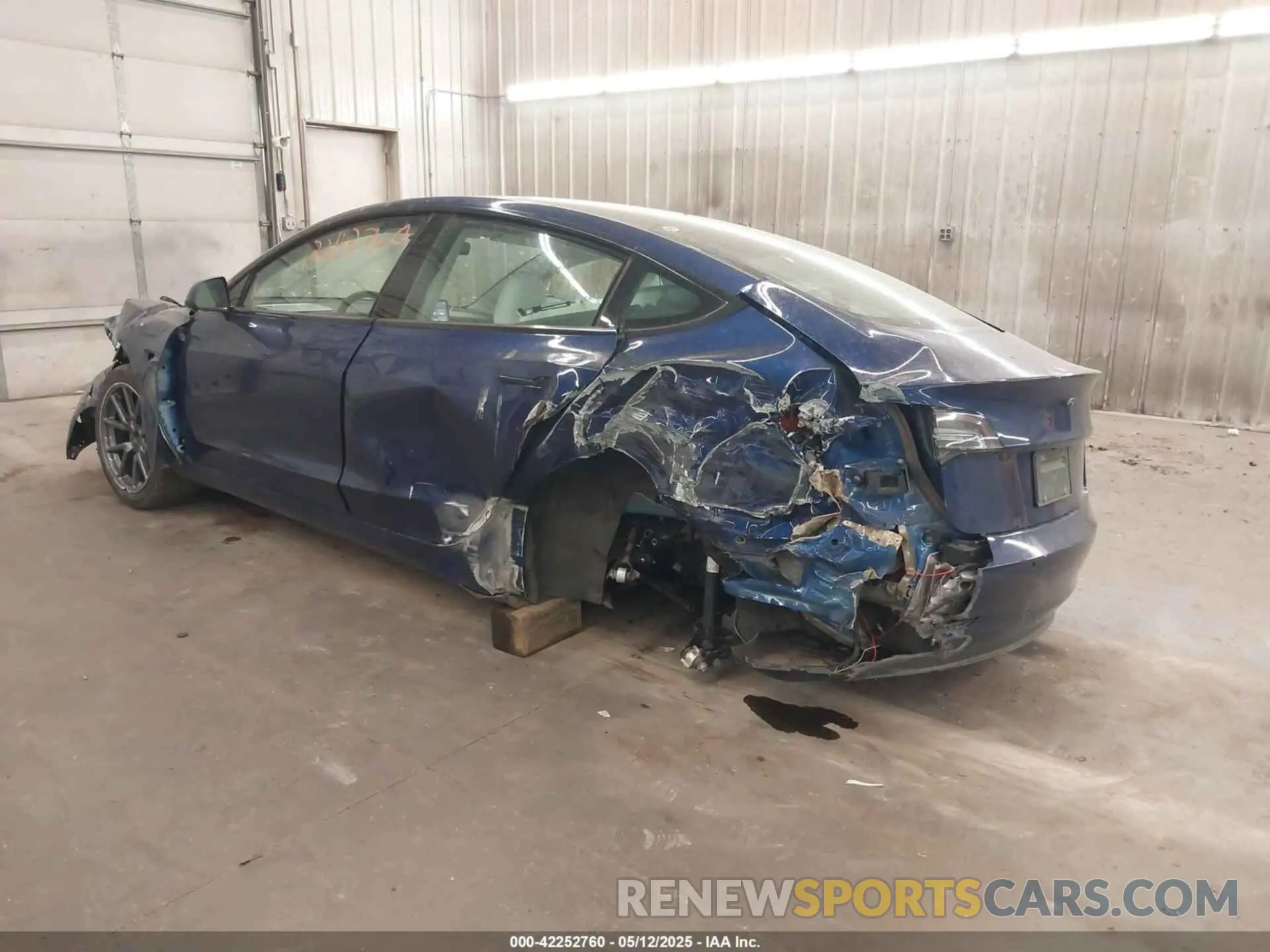 3 Photograph of a damaged car 5YJ3E1EB2LF639291 TESLA MODEL 3 2020