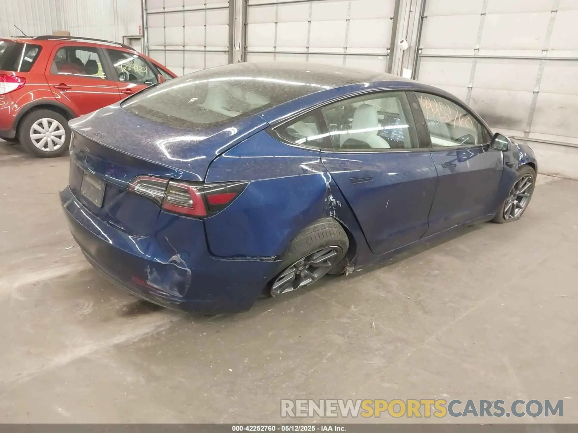 4 Photograph of a damaged car 5YJ3E1EB2LF639291 TESLA MODEL 3 2020
