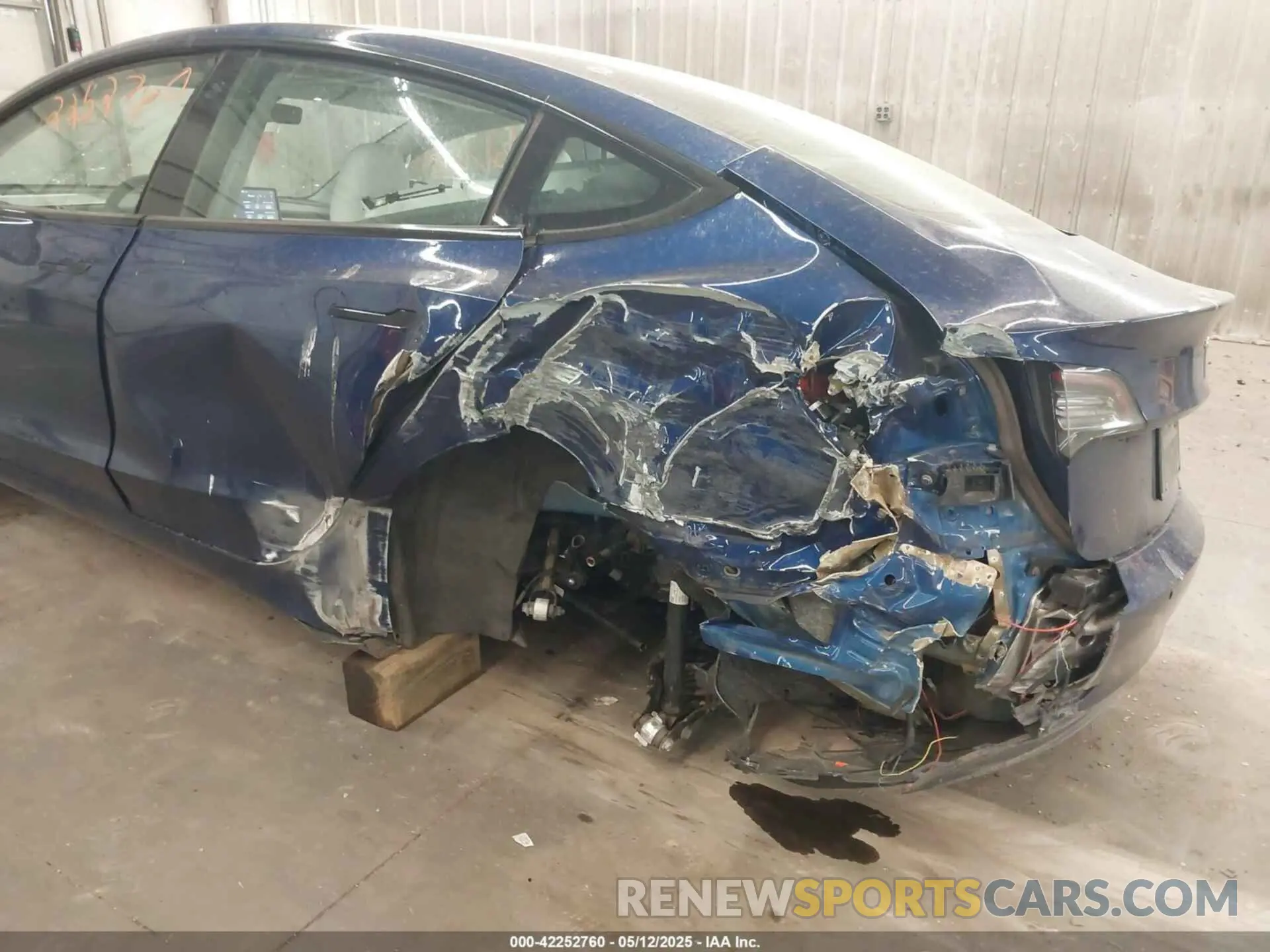6 Photograph of a damaged car 5YJ3E1EB2LF639291 TESLA MODEL 3 2020