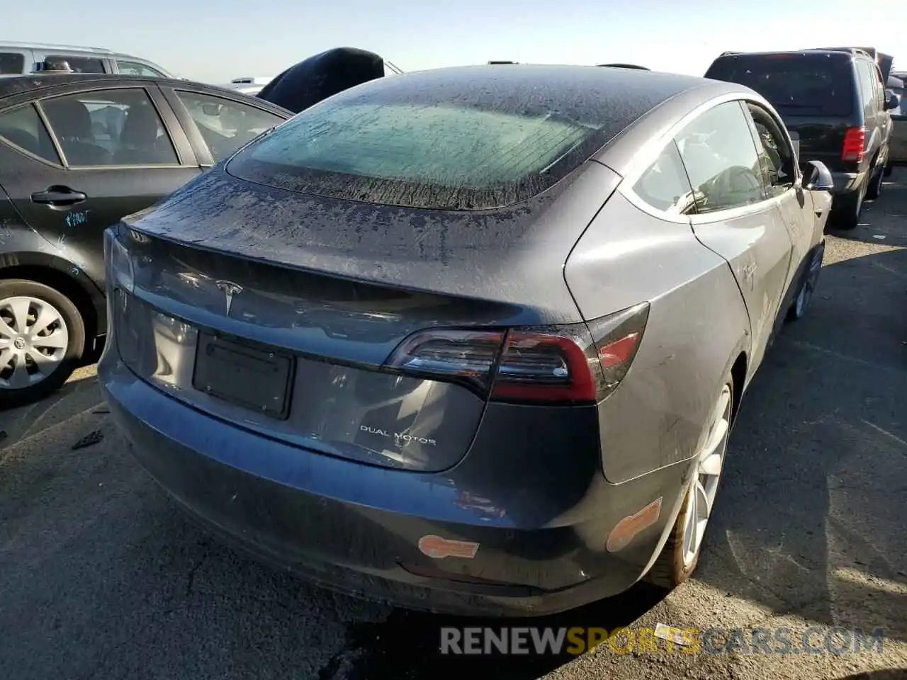 4 Photograph of a damaged car 5YJ3E1EB2LF647908 TESLA MODEL 3 2020