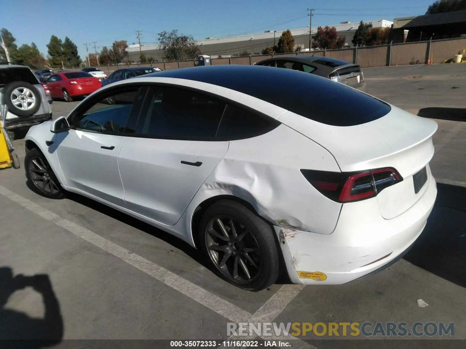 3 Photograph of a damaged car 5YJ3E1EB2LF711719 TESLA MODEL 3 2020