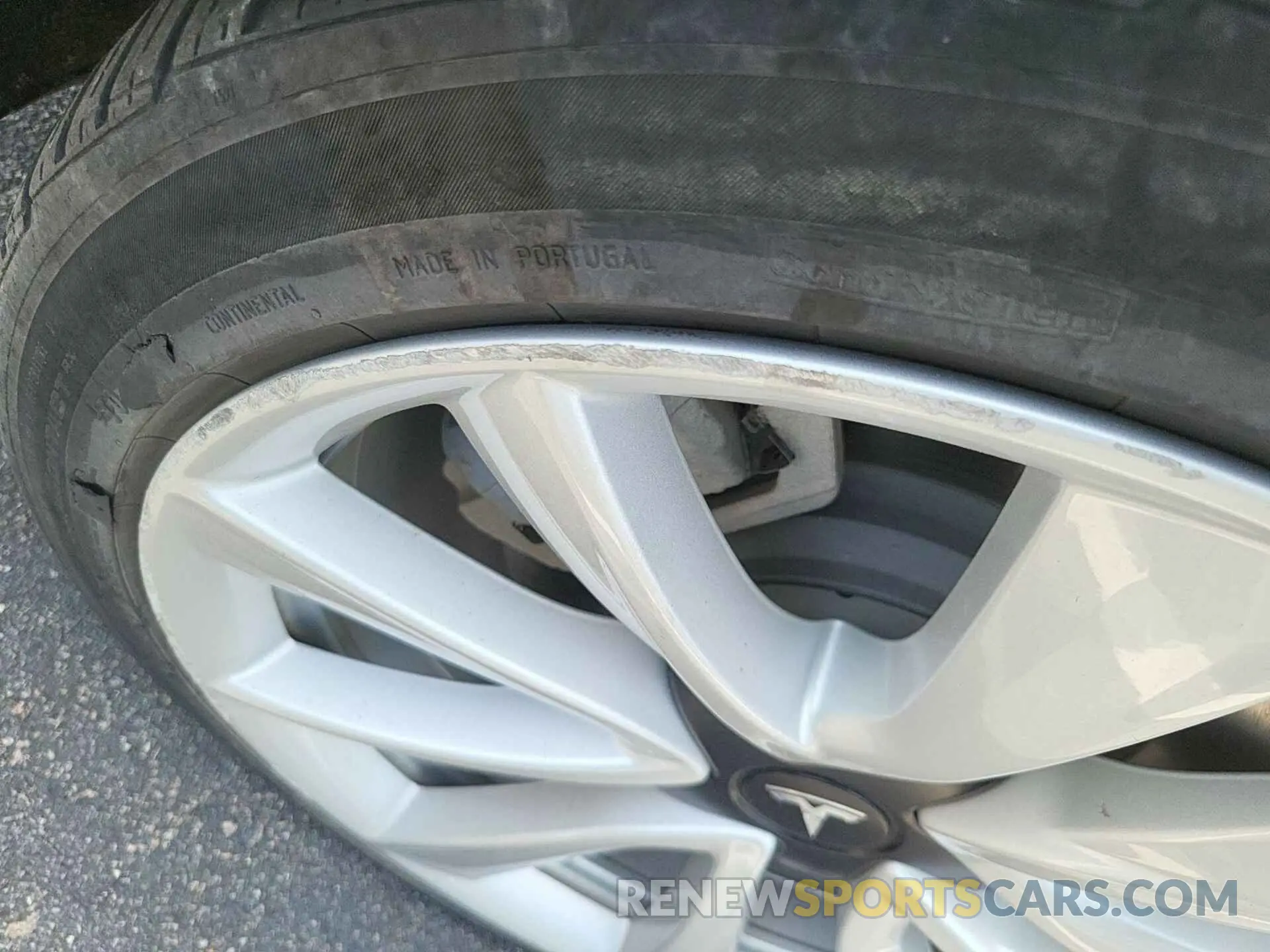 5 Photograph of a damaged car 5YJ3E1EB3LF600614 TESLA MODEL 3 2020