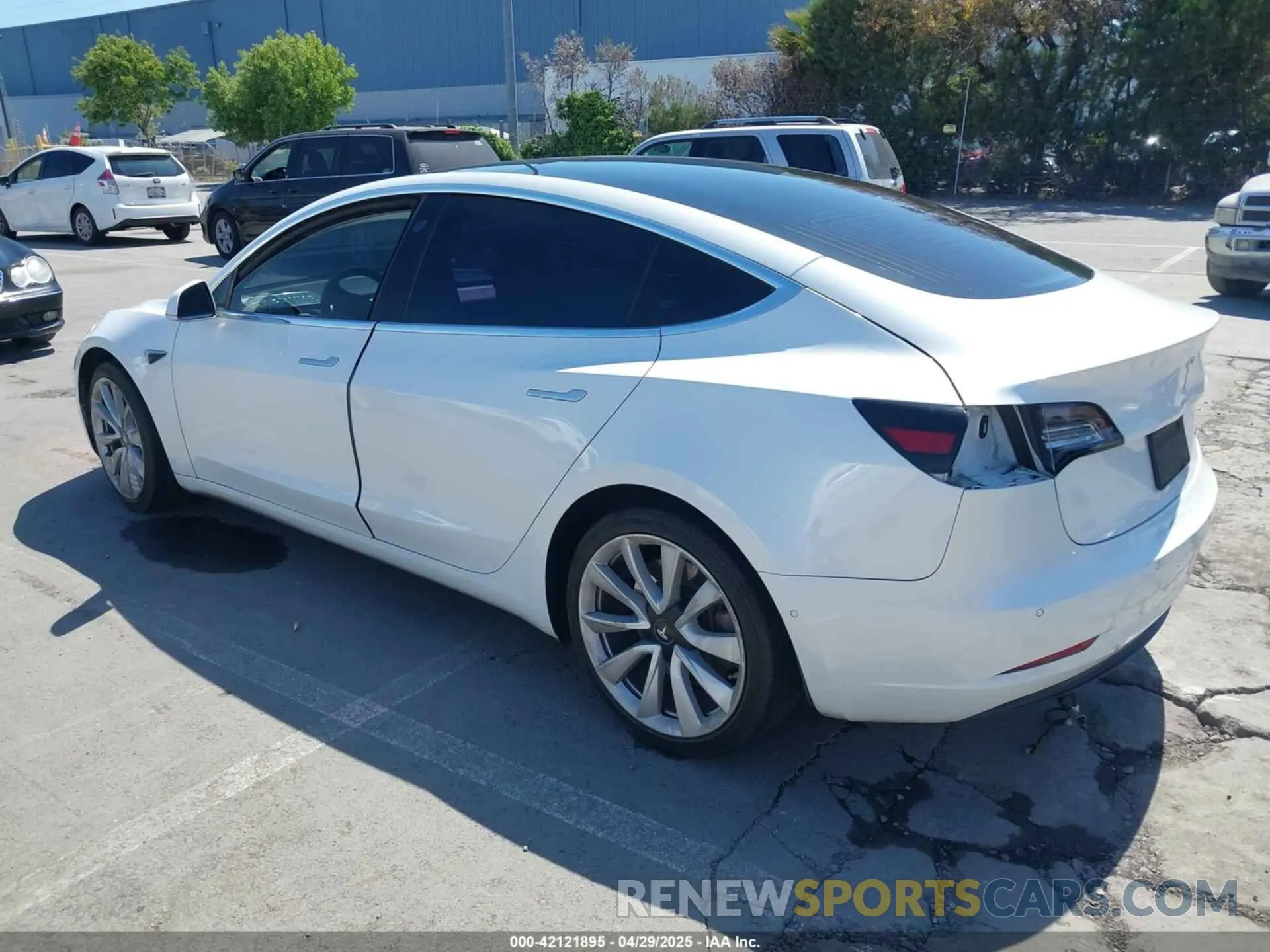 3 Photograph of a damaged car 5YJ3E1EB3LF621348 TESLA MODEL 3 2020