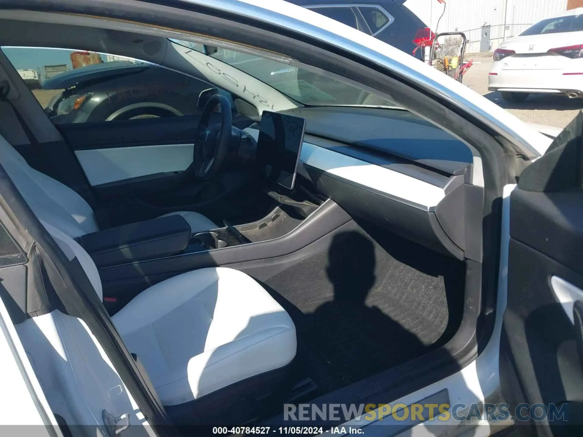 5 Photograph of a damaged car 5YJ3E1EB3LF628686 TESLA MODEL 3 2020