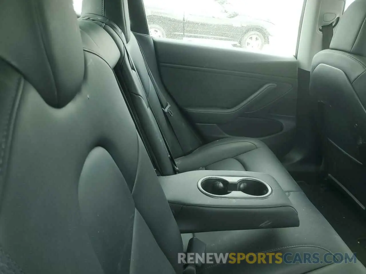 10 Photograph of a damaged car 5YJ3E1EB3LF635847 TESLA MODEL 3 2020