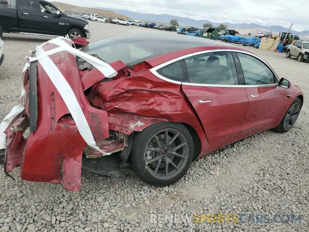 3 Photograph of a damaged car 5YJ3E1EB3LF635847 TESLA MODEL 3 2020