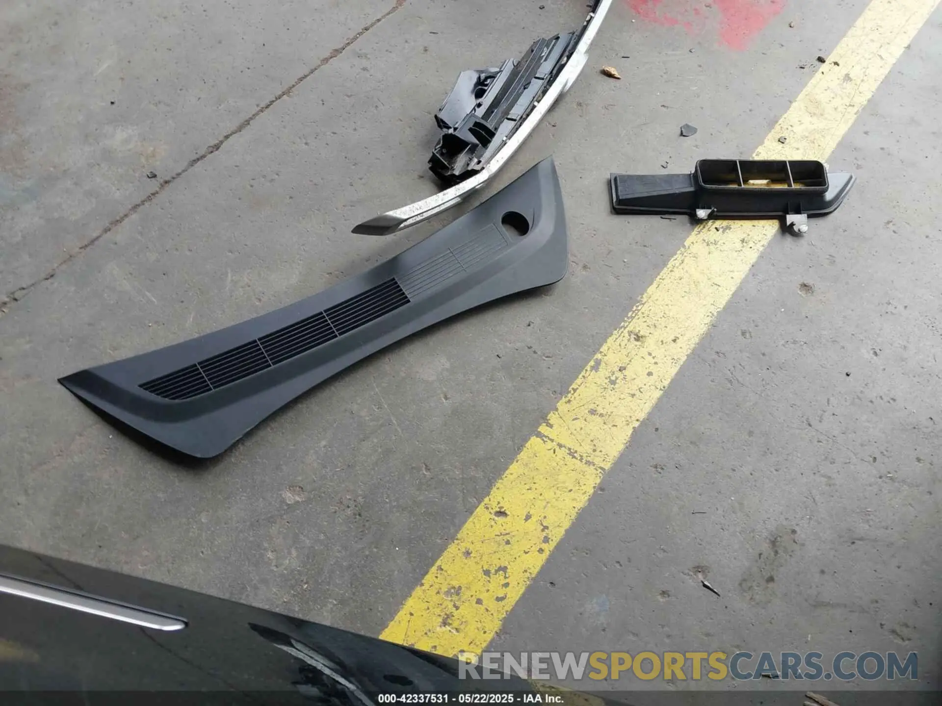 11 Photograph of a damaged car 5YJ3E1EB3LF639980 TESLA MODEL 3 2020