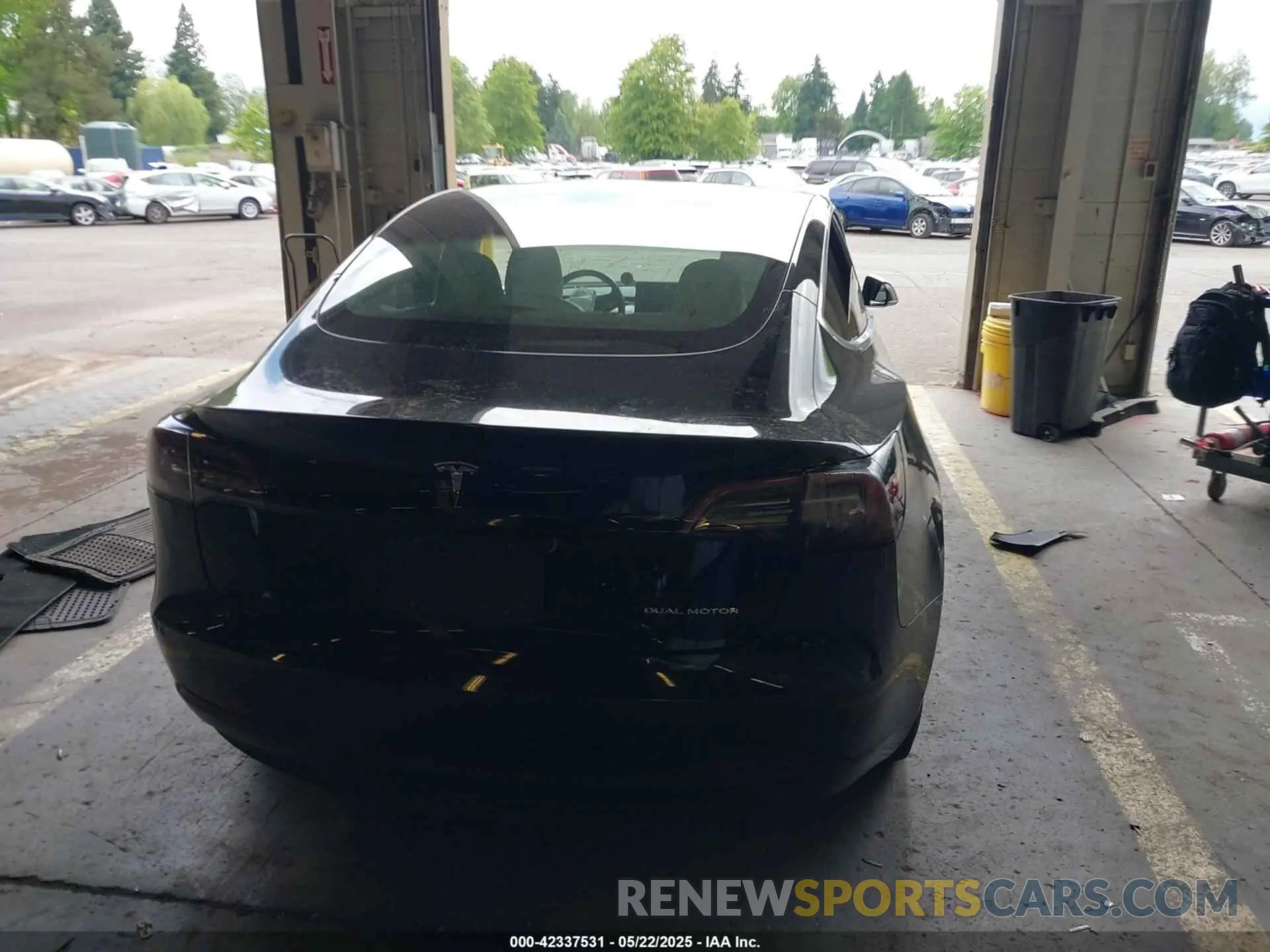 16 Photograph of a damaged car 5YJ3E1EB3LF639980 TESLA MODEL 3 2020