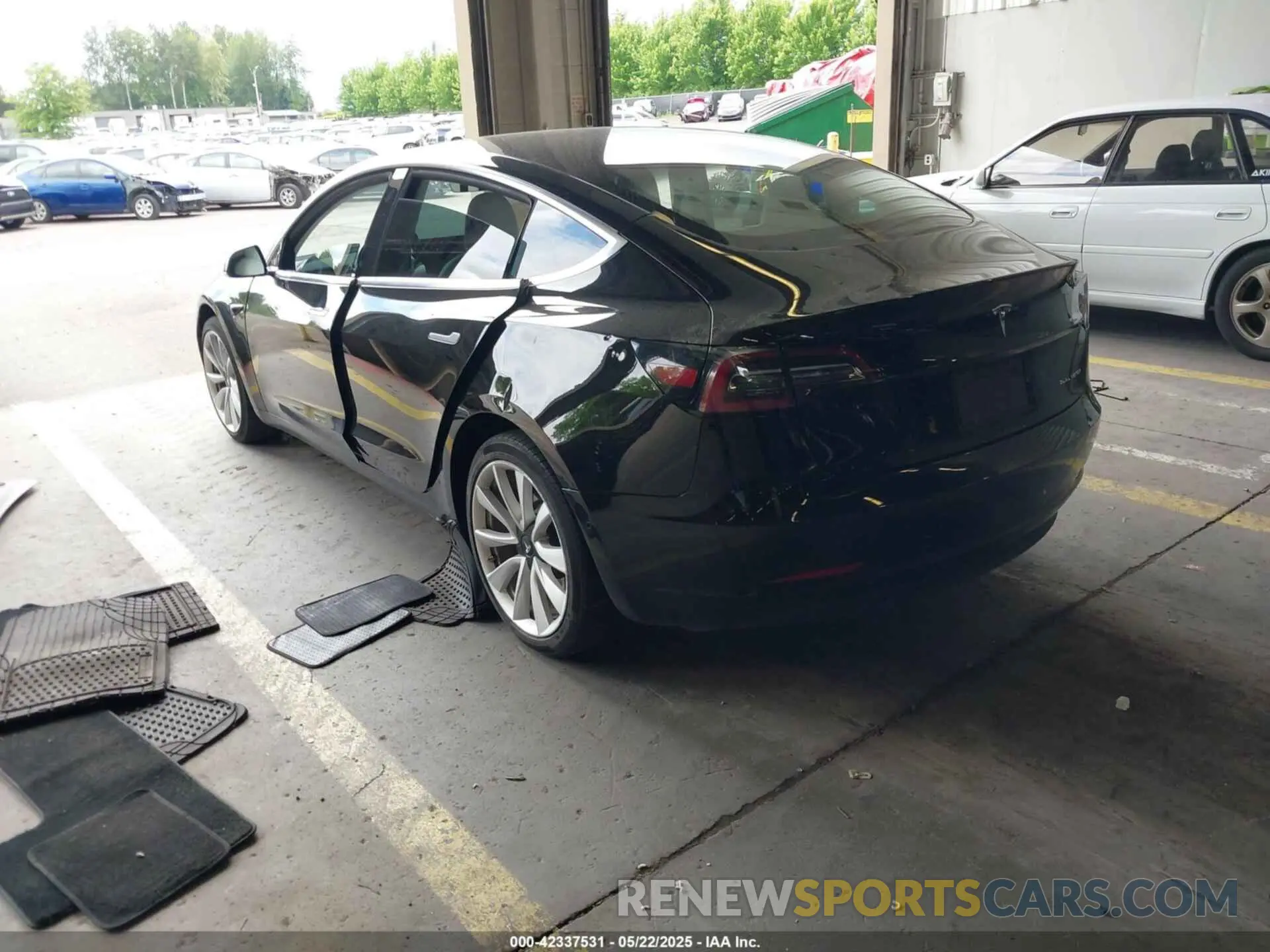 3 Photograph of a damaged car 5YJ3E1EB3LF639980 TESLA MODEL 3 2020