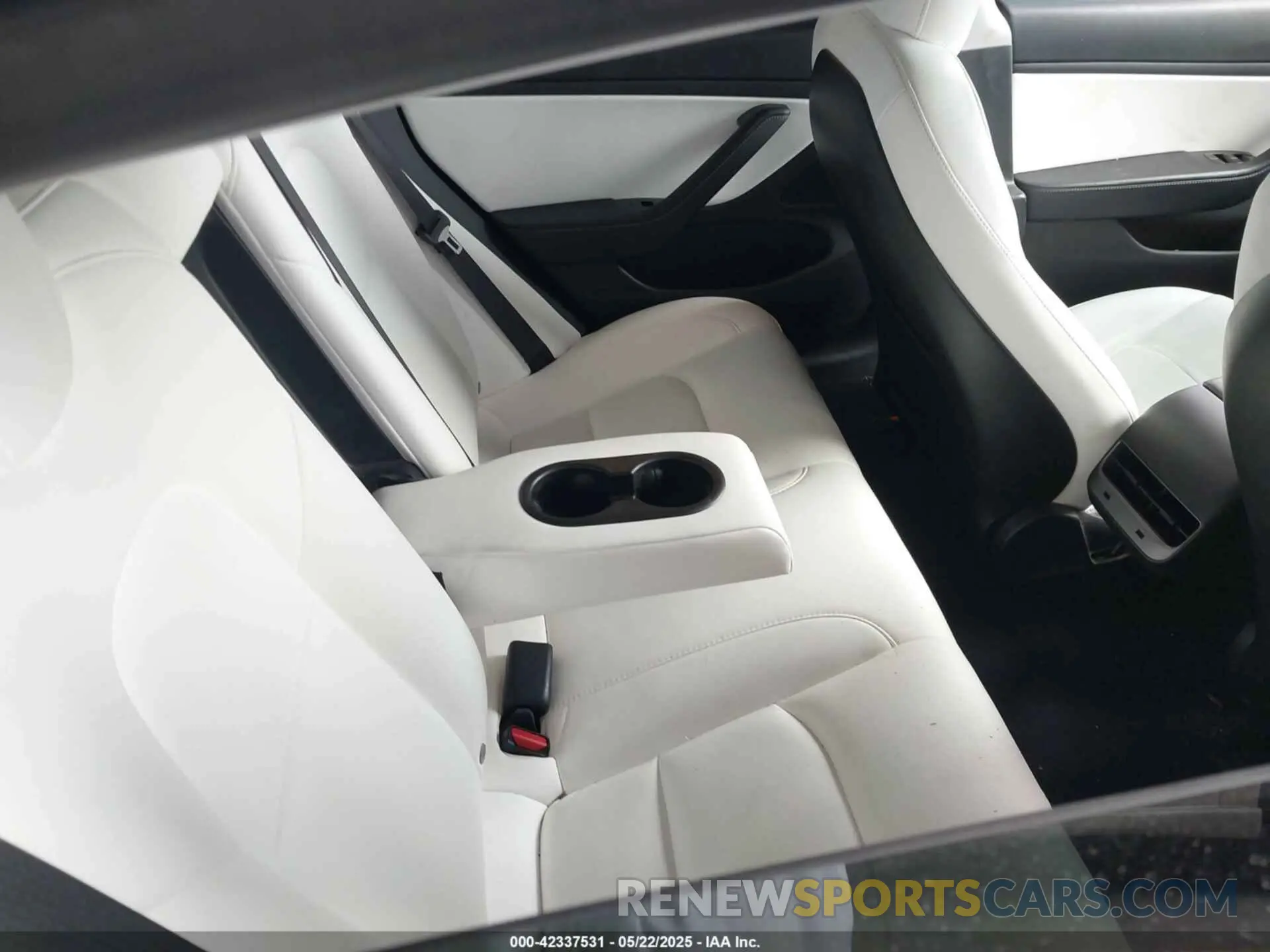 8 Photograph of a damaged car 5YJ3E1EB3LF639980 TESLA MODEL 3 2020