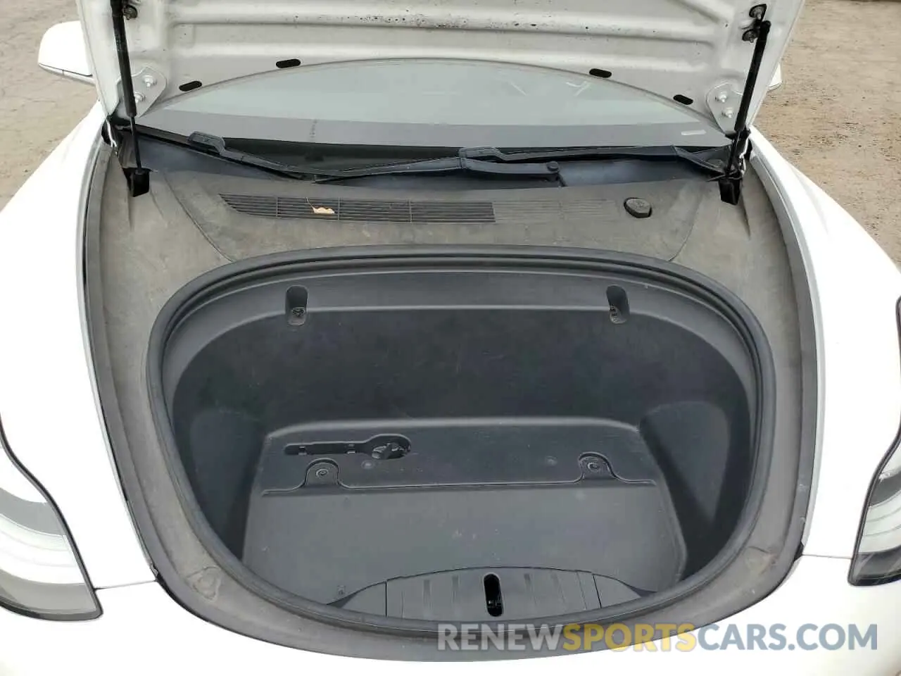 11 Photograph of a damaged car 5YJ3E1EB3LF650252 TESLA MODEL 3 2020